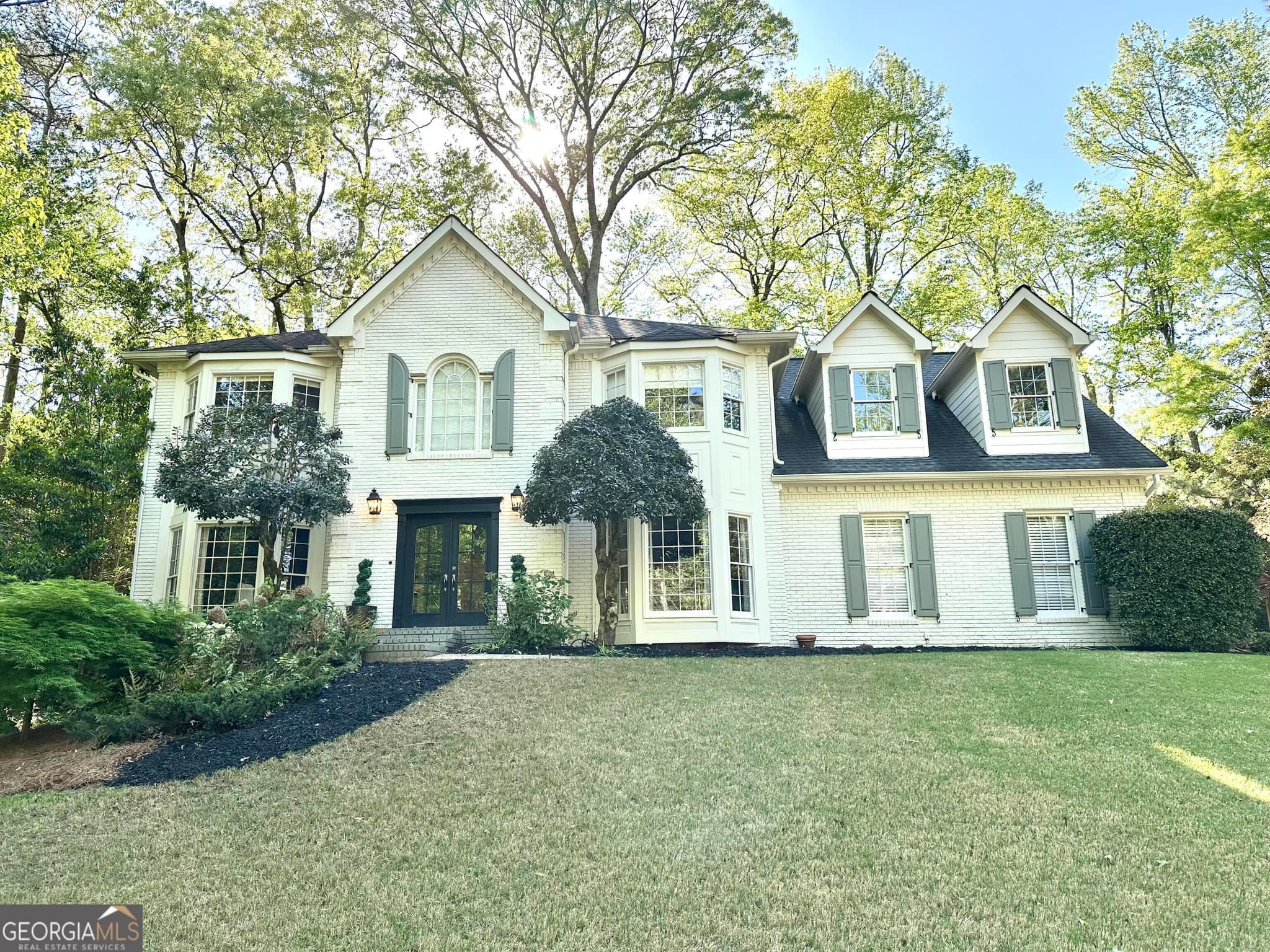 4 bedroom, 4.5 bathroom, 5,549 sq ft single family residence sold at 160 Hialeah Way, Roswell, GA 30075