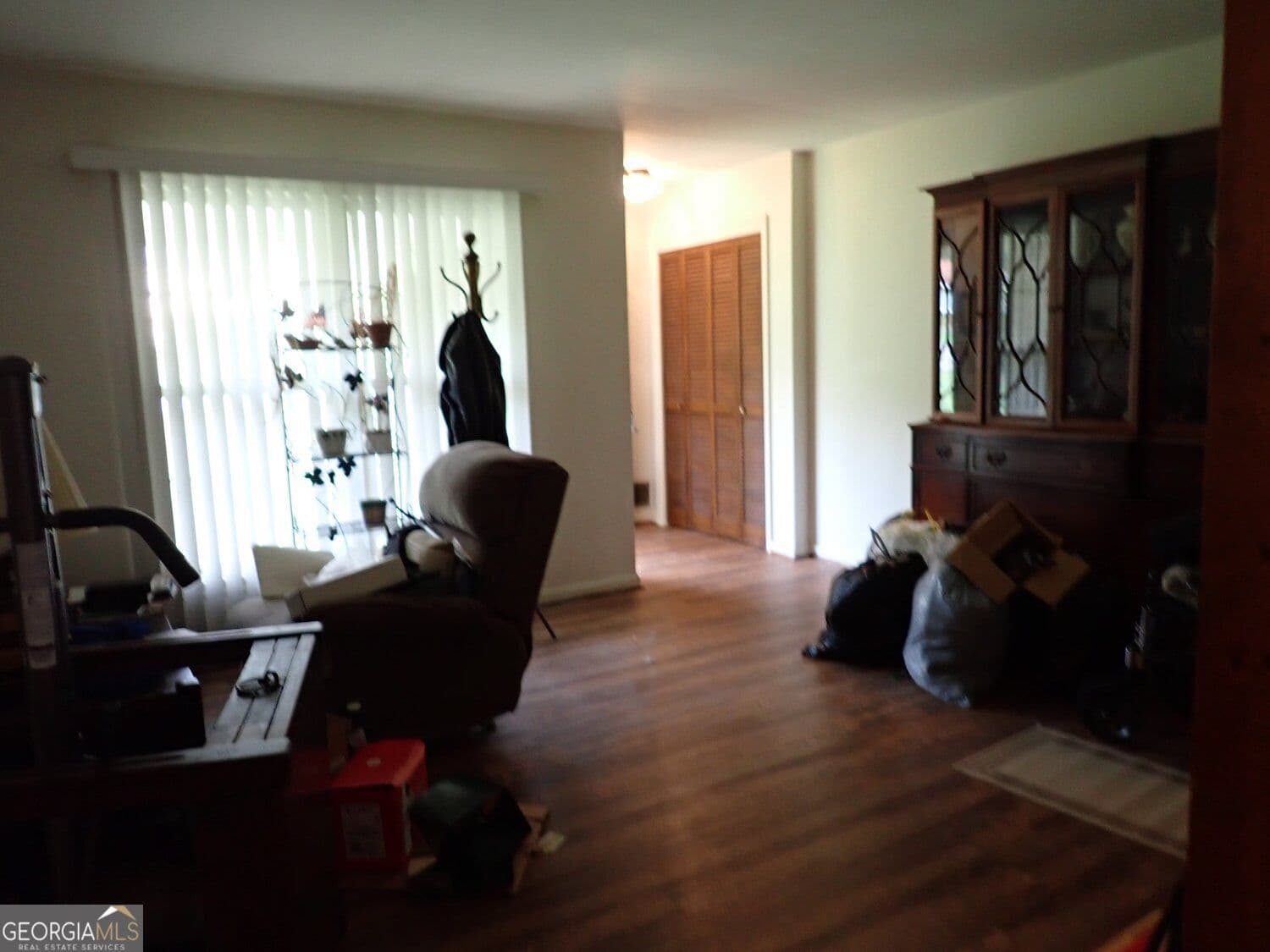 3 bedroom, 2 bathroom, 1,289 sq ft single family residence for sale at 8295 Valley Stream Drive, Jonesboro, GA 30236 — photo 2