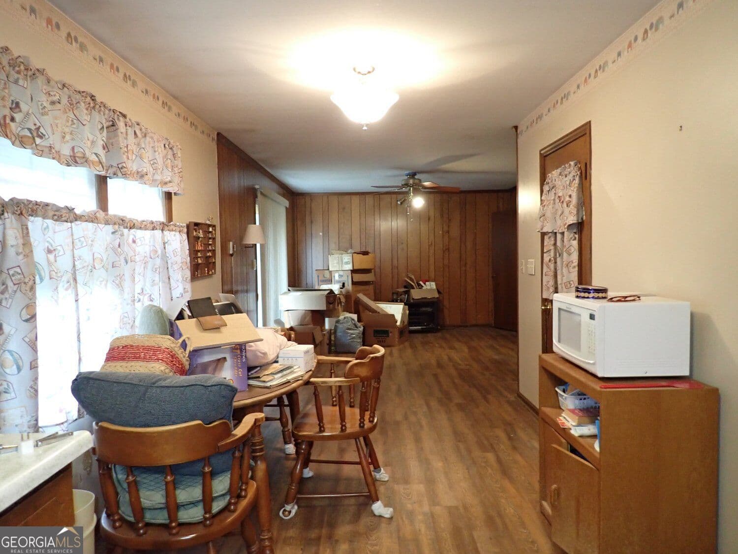 3 bedroom, 2 bathroom, 1,289 sq ft single family residence for sale at 8295 Valley Stream Drive, Jonesboro, GA 30236 — photo 4