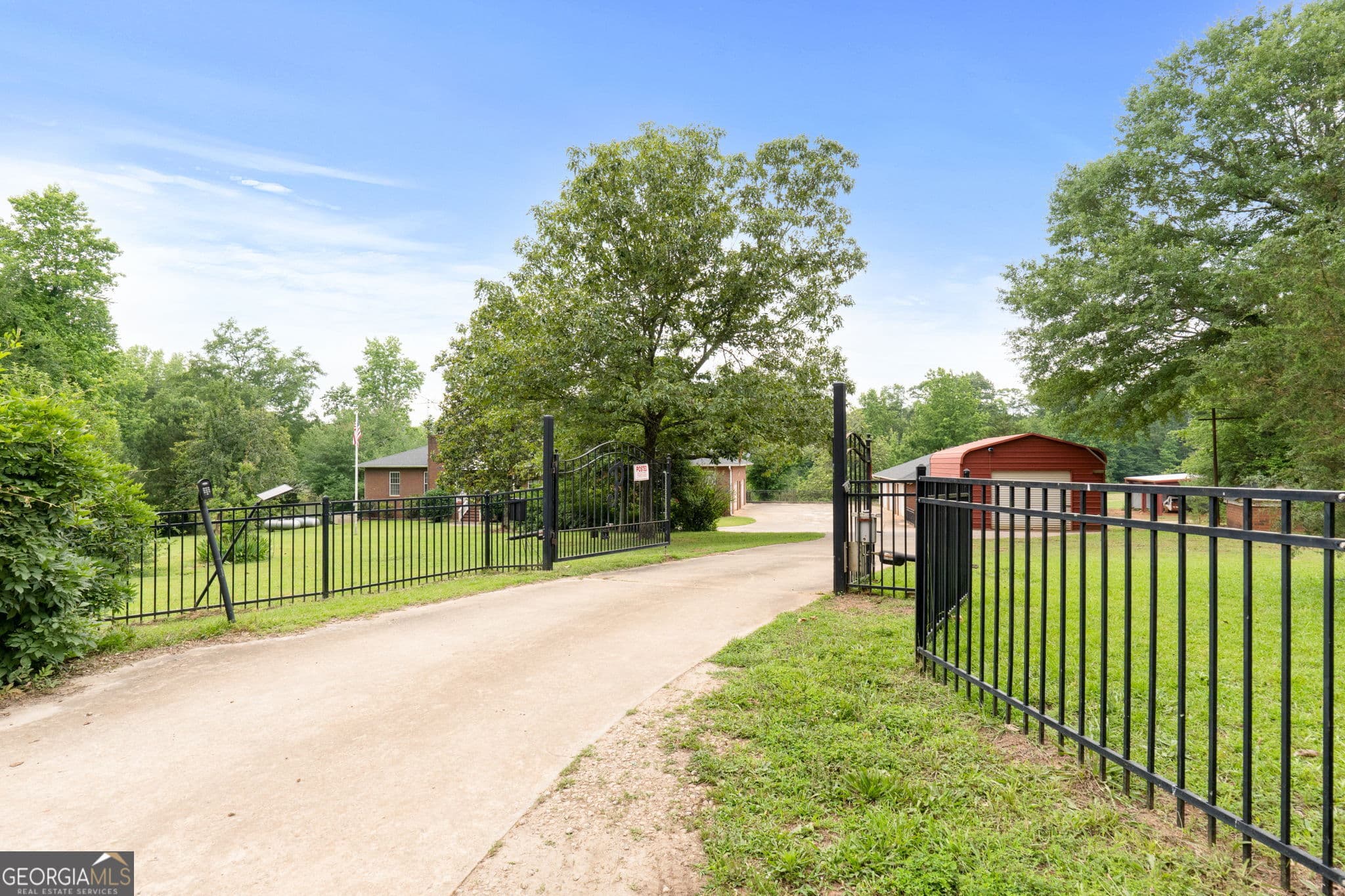 3 bedroom, 2 bathroom, 2,394 sq ft single family residence for sale at 394 Hunter Road, Griffin, GA 30224 — photo 2
