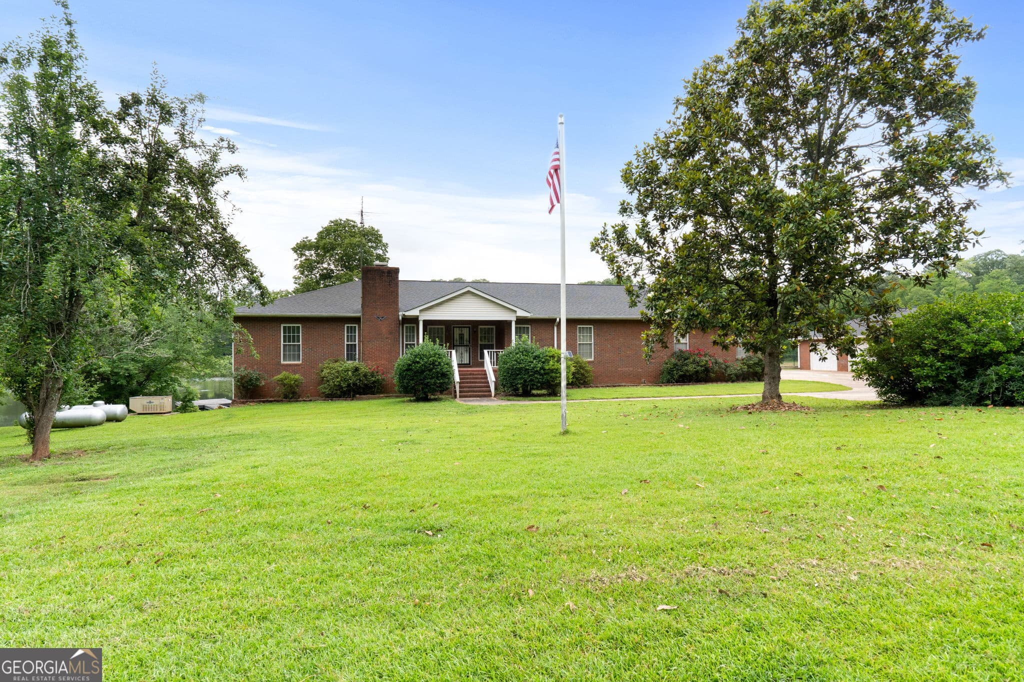 3 bedroom, 2 bathroom, 2,394 sq ft single family residence for sale at 394 Hunter Road, Griffin, GA 30224 — photo 3