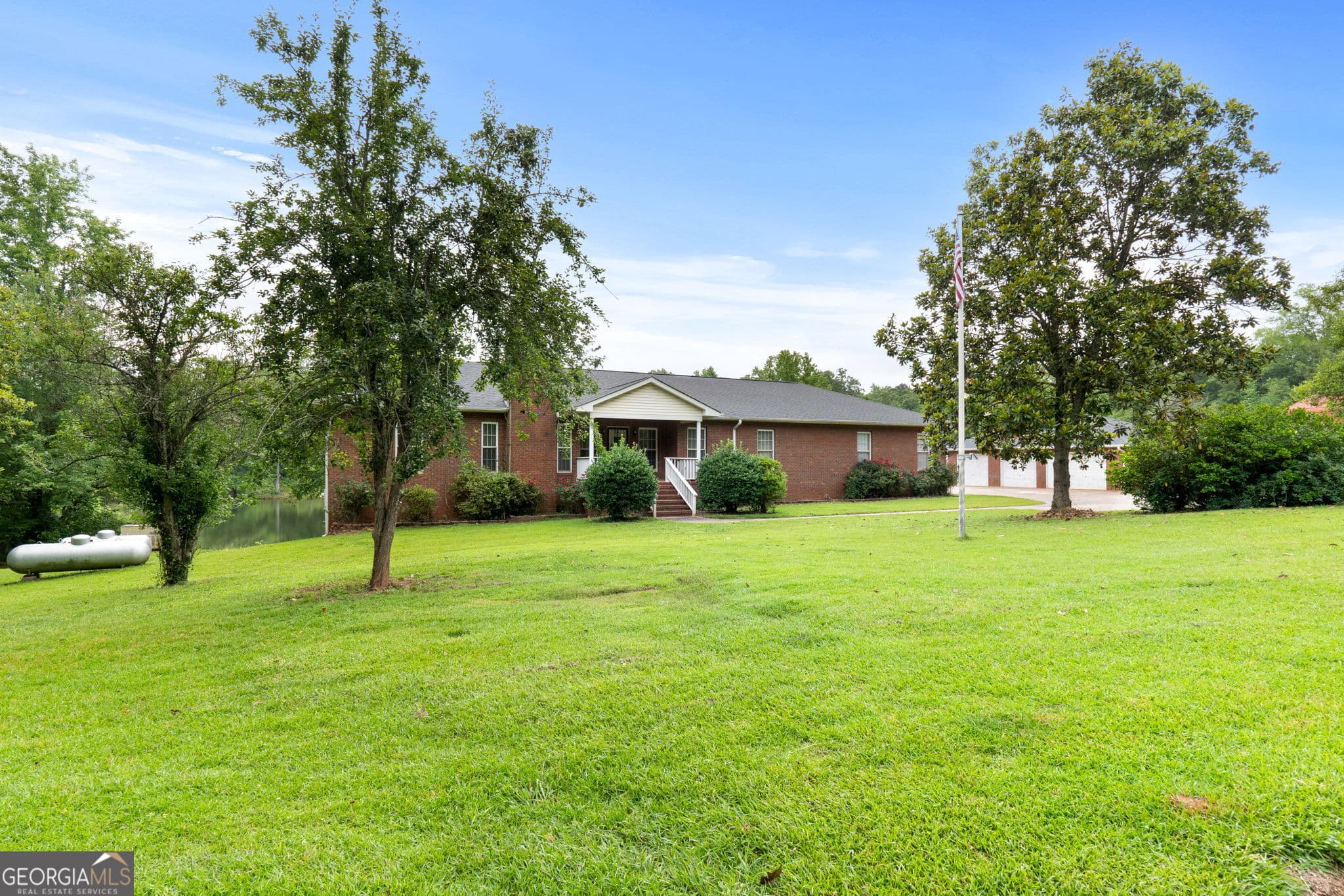 3 bedroom, 2 bathroom, 2,394 sq ft single family residence for sale at 394 Hunter Road, Griffin, GA 30224 — photo 4