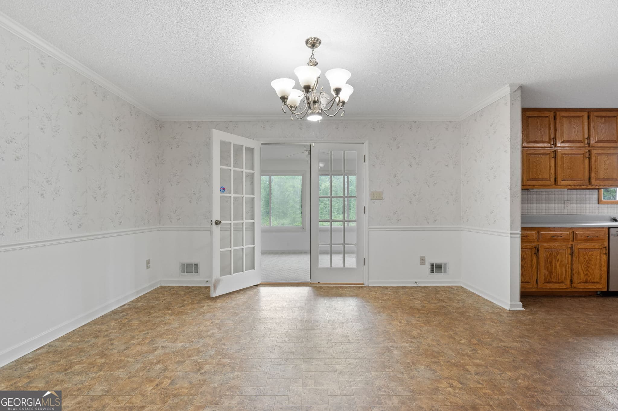 3 bedroom, 2 bathroom, 2,394 sq ft single family residence for sale at 394 Hunter Road, Griffin, GA 30224 — photo 8