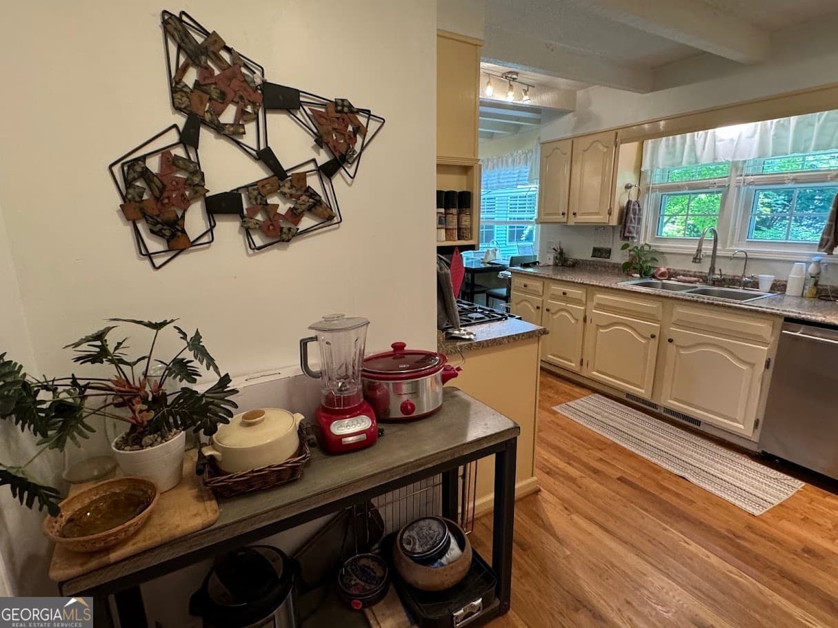 4 bedroom, 2.5 bathroom, 2,723 sq ft single family residence for sale at 1922 Sourwood Drive, Dalton, GA 30720 — photo 6