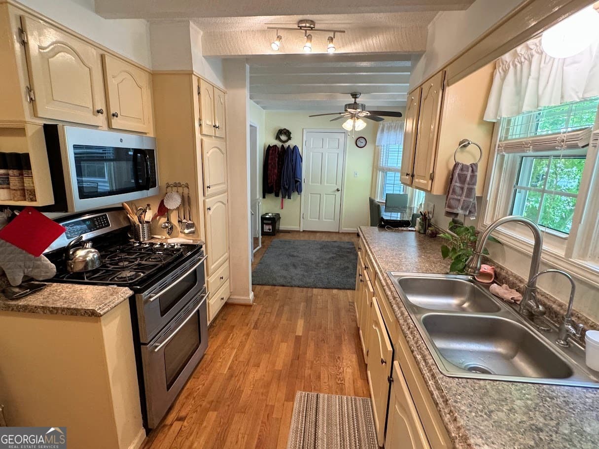 4 bedroom, 2.5 bathroom, 2,723 sq ft single family residence for sale at 1922 Sourwood Drive, Dalton, GA 30720 — photo 8