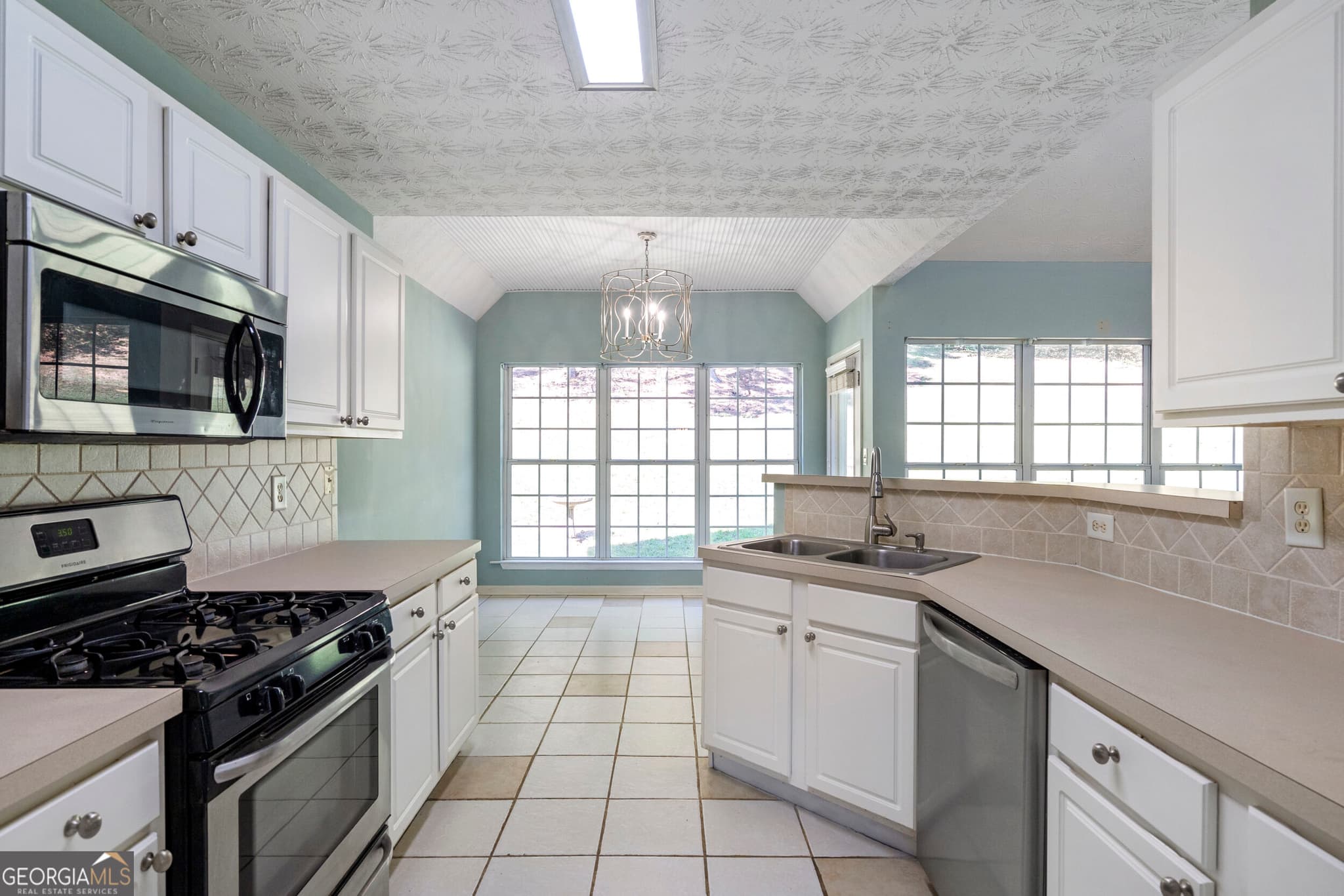 3 bedroom, 2 bathroom, 1,726 sq ft single family residence for sale at 4238 Riviere Point, Gainesville, GA 30507 — photo 8
