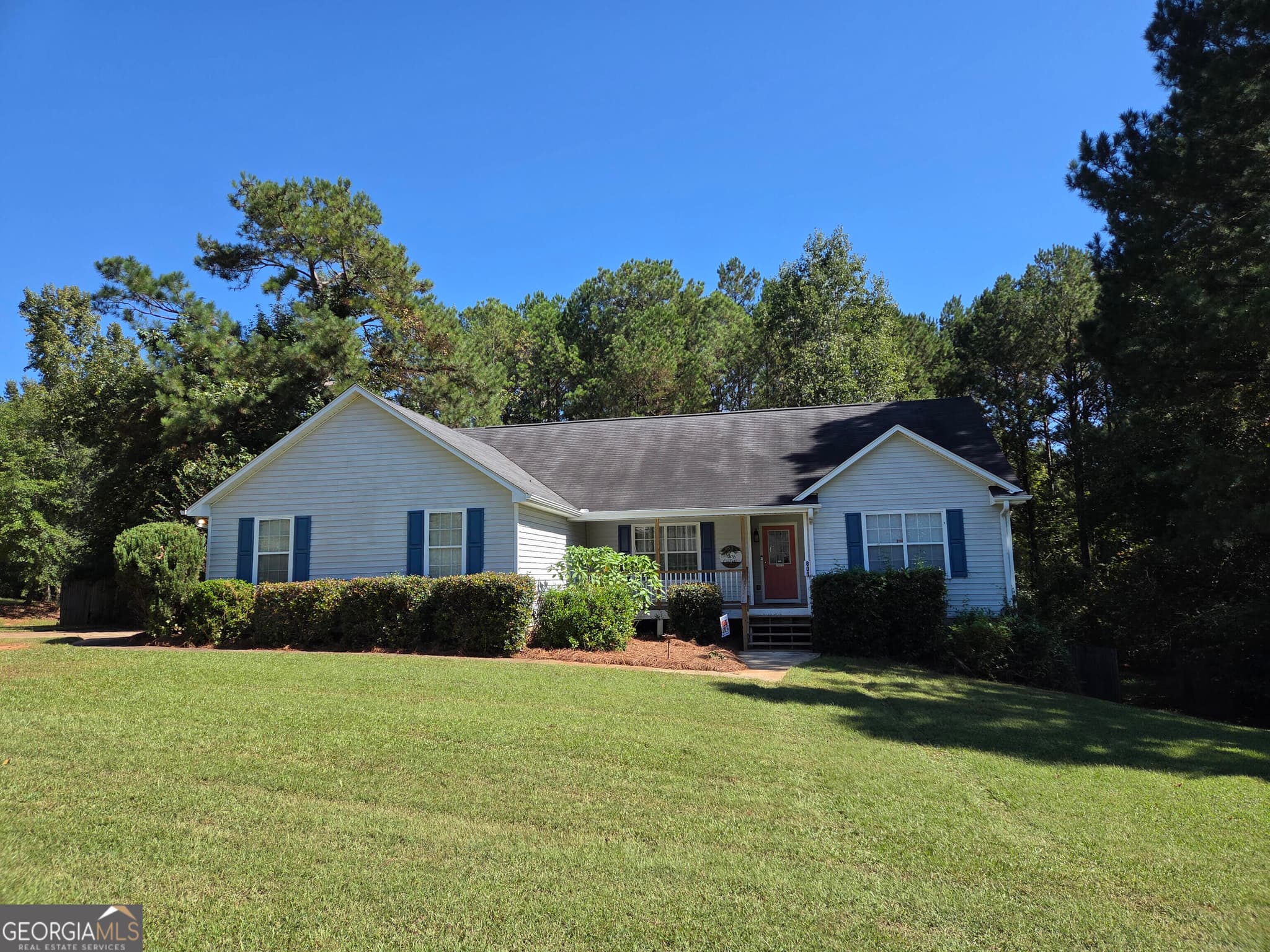 3 bedroom, 2 bathroom, 1,706 sq ft single family residence for sale at 801 Pointe Trail, Locust Grove, GA 30248 — photo 2