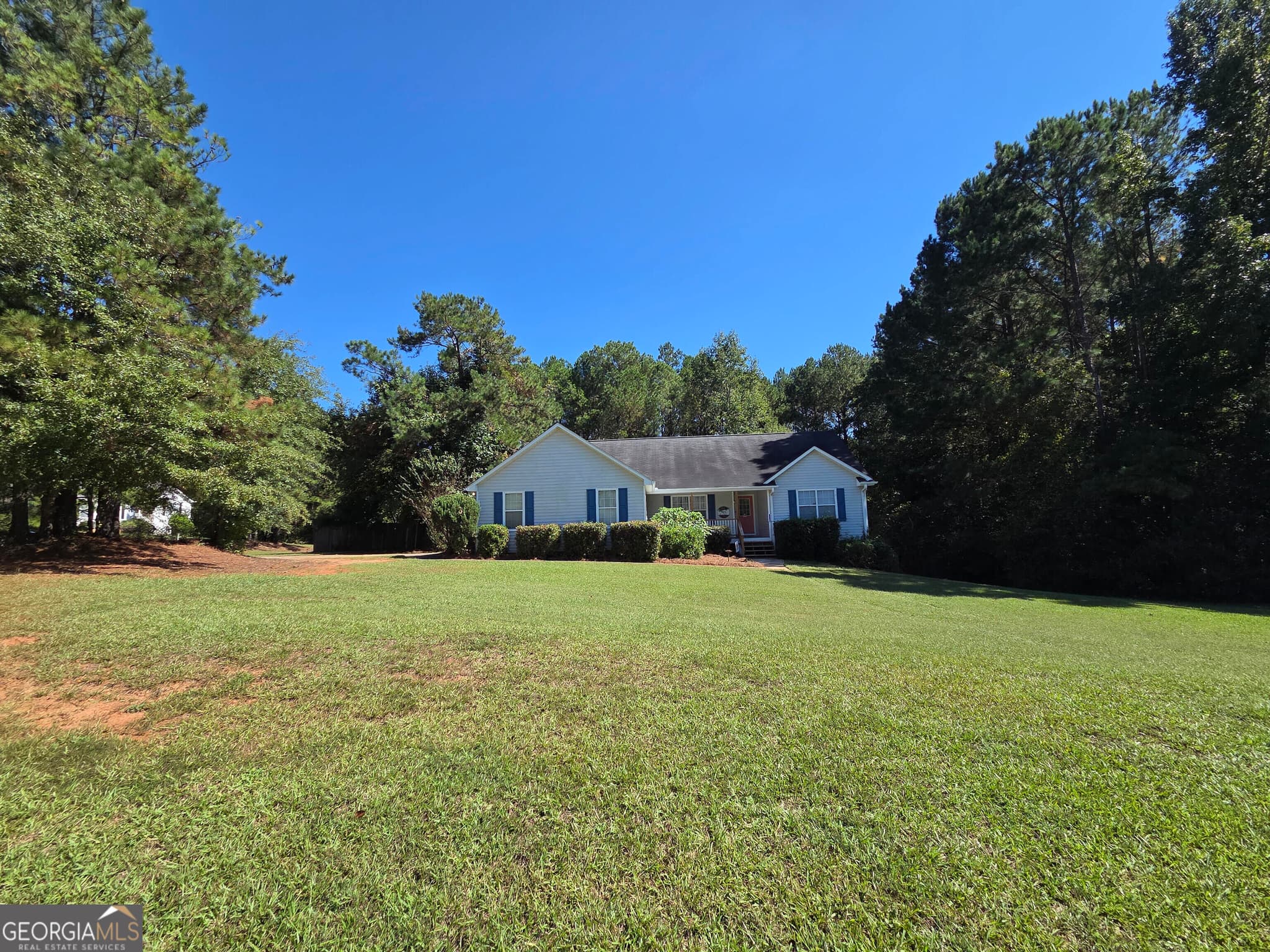 3 bedroom, 2 bathroom, 1,706 sq ft single family residence for sale at 801 Pointe Trail, Locust Grove, GA 30248 — photo 3