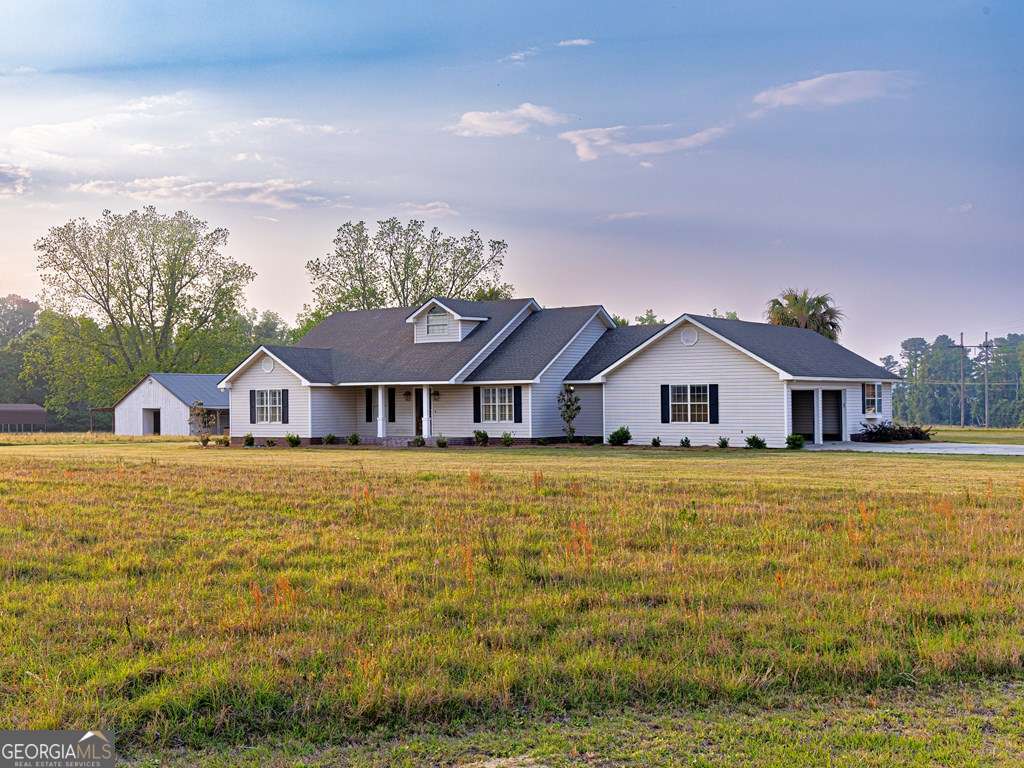 4 bedroom, 3 bathroom single family residence sold at 7837 Val Del Road, Adel, GA 31620