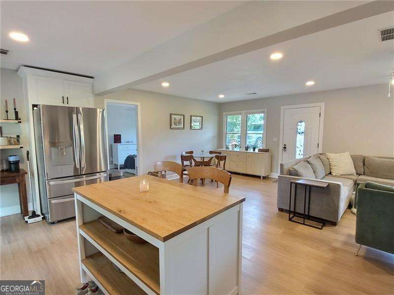 3 bedroom, 2 bathroom, 1,239 sq ft single family residence for sale at 3296 Old Concord Road, Smyrna, GA 30082 — photo 6