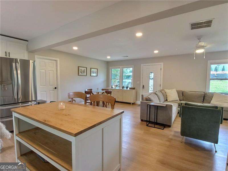 3 bedroom, 2 bathroom, 1,239 sq ft single family residence for sale at 3296 Old Concord Road, Smyrna, GA 30082 — photo 7