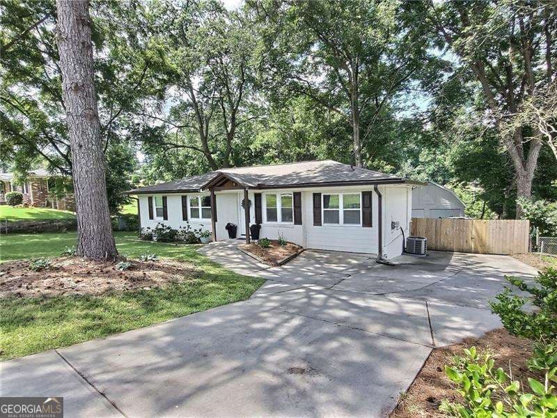 3 bedroom, 2 bathroom, 1,239 sq ft single family residence for sale at 3296 Old Concord Road, Smyrna, GA 30082 — photo 3