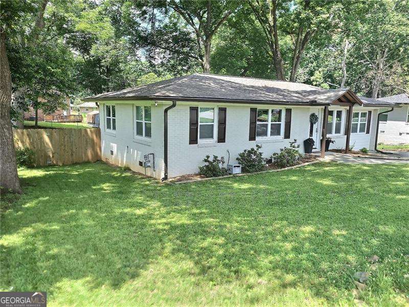 3 bedroom, 2 bathroom, 1,239 sq ft single family residence for sale at 3296 Old Concord Road, Smyrna, GA 30082 — photo 1 of 34