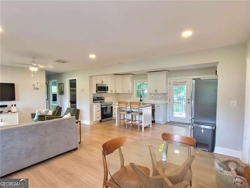 3 bedroom, 2 bathroom, 1,239 sq ft single family residence for sale at 3296 Old Concord Road, Smyrna, GA 30082 — photo 5