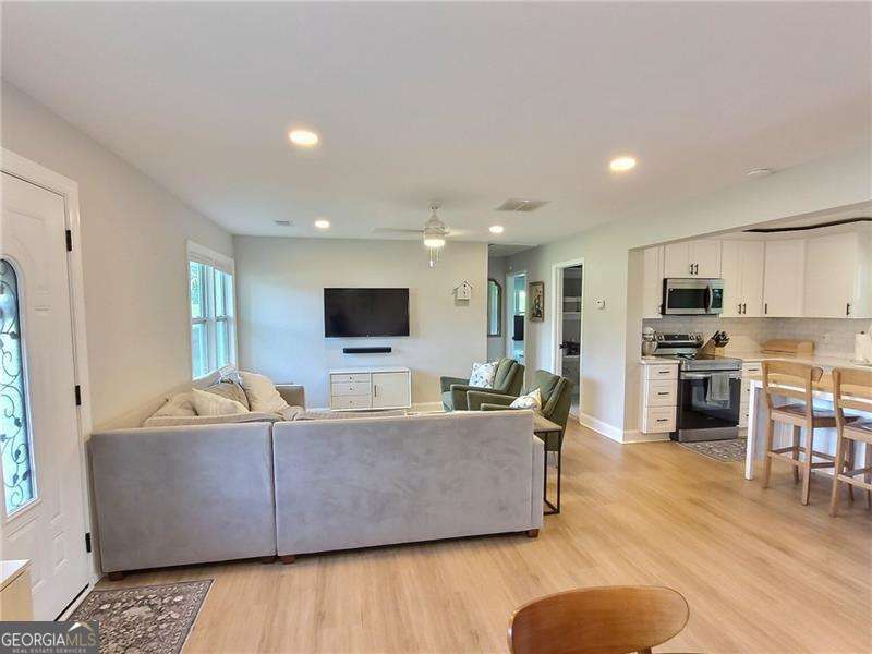 3 bedroom, 2 bathroom, 1,239 sq ft single family residence for sale at 3296 Old Concord Road, Smyrna, GA 30082 — photo 8