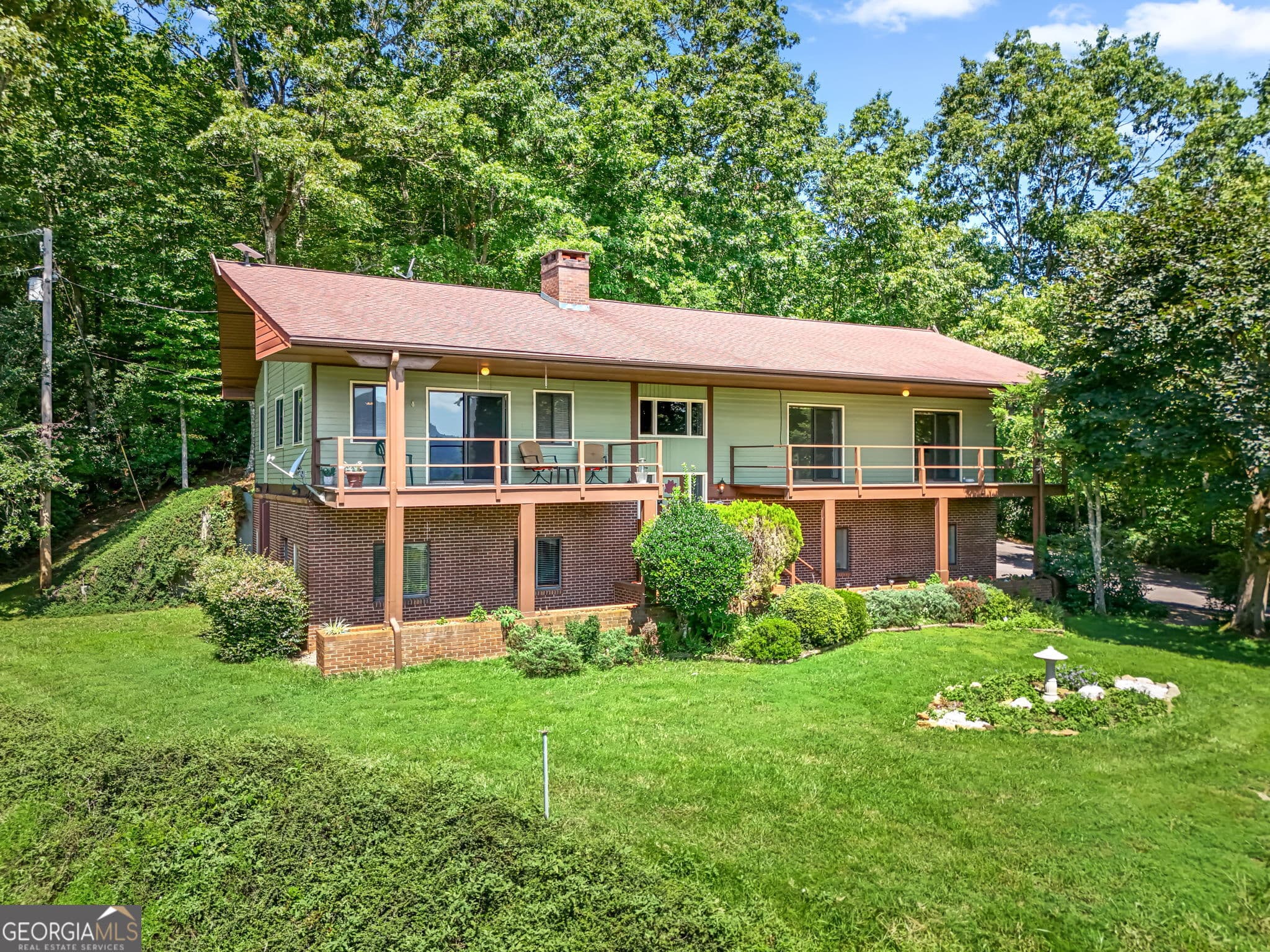 2 bedroom, 3 bathroom single family residence for sale at 1135 Daves Creek Road, Franklin, NC 28734 — photo 4
