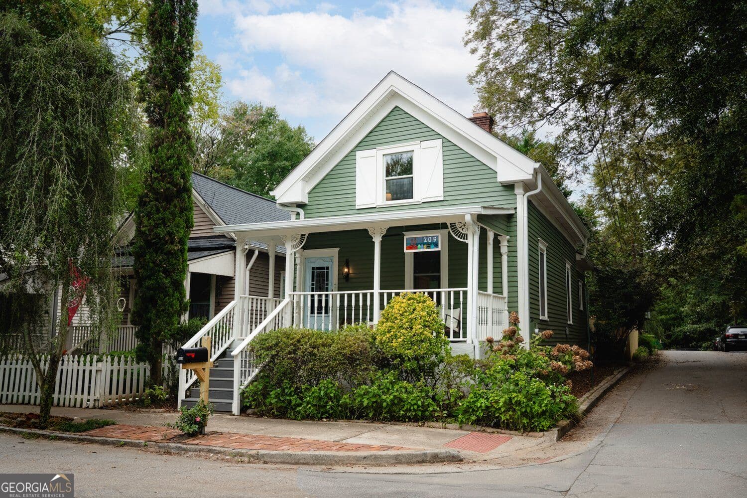 2 bedroom, 2 bathroom, 1,228 sq ft single family residence for sale at 209 Estoria Street, Atlanta, GA 30316 — photo 2