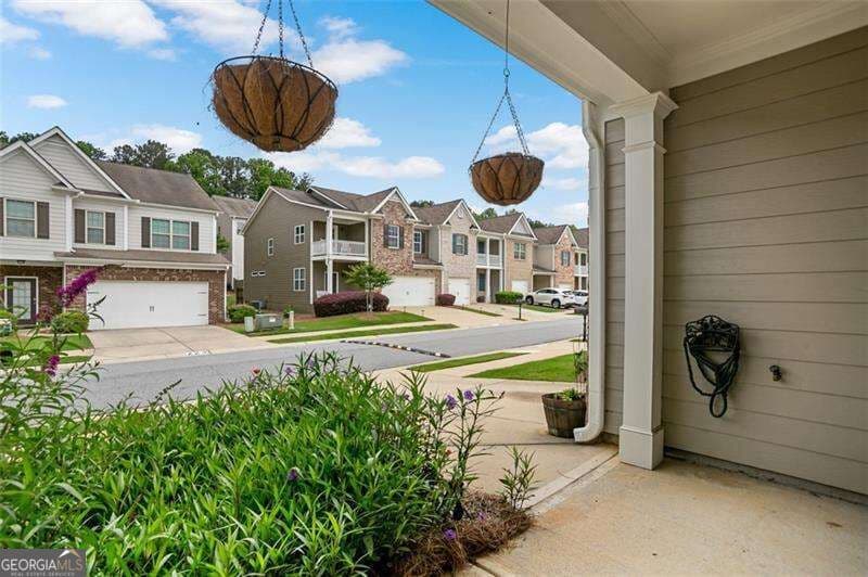 3 bedroom, 2.5 bathroom, 1,902 sq ft townhouse for sale at 224 Madison Avenue, Acworth, GA 30102 — photo 2