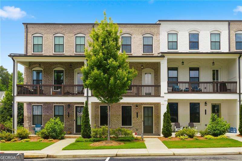 3 bedroom, 3.5 bathroom townhouse sold at 158 Harlow Circle, Roswell, GA 30076
