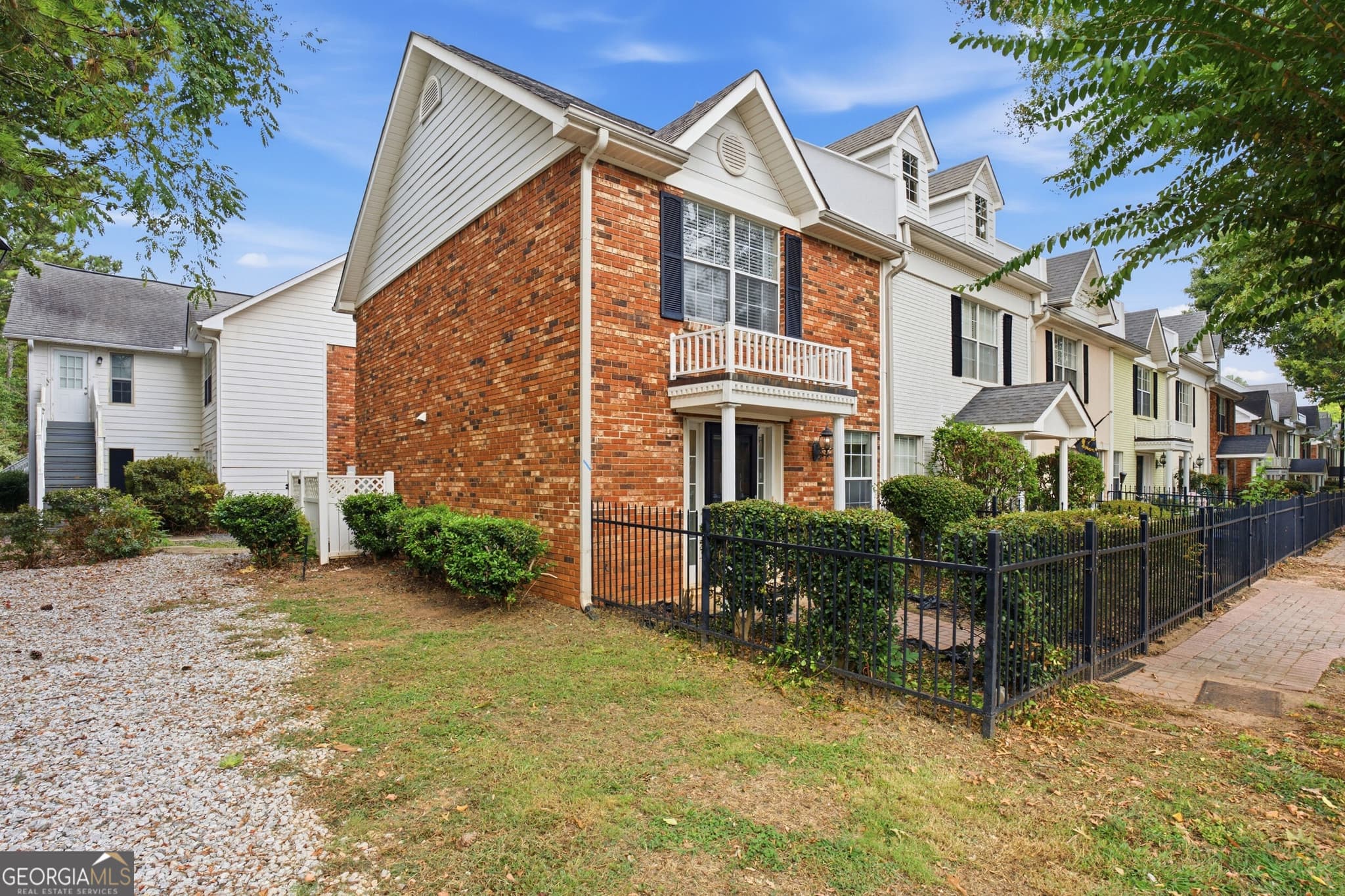2 bedroom, 1.5 bathroom, 1,042 sq ft townhouse for rent at 480 N Jeff Davis Drive, Fayetteville, GA 30214 for $3,350 a month — photo 2