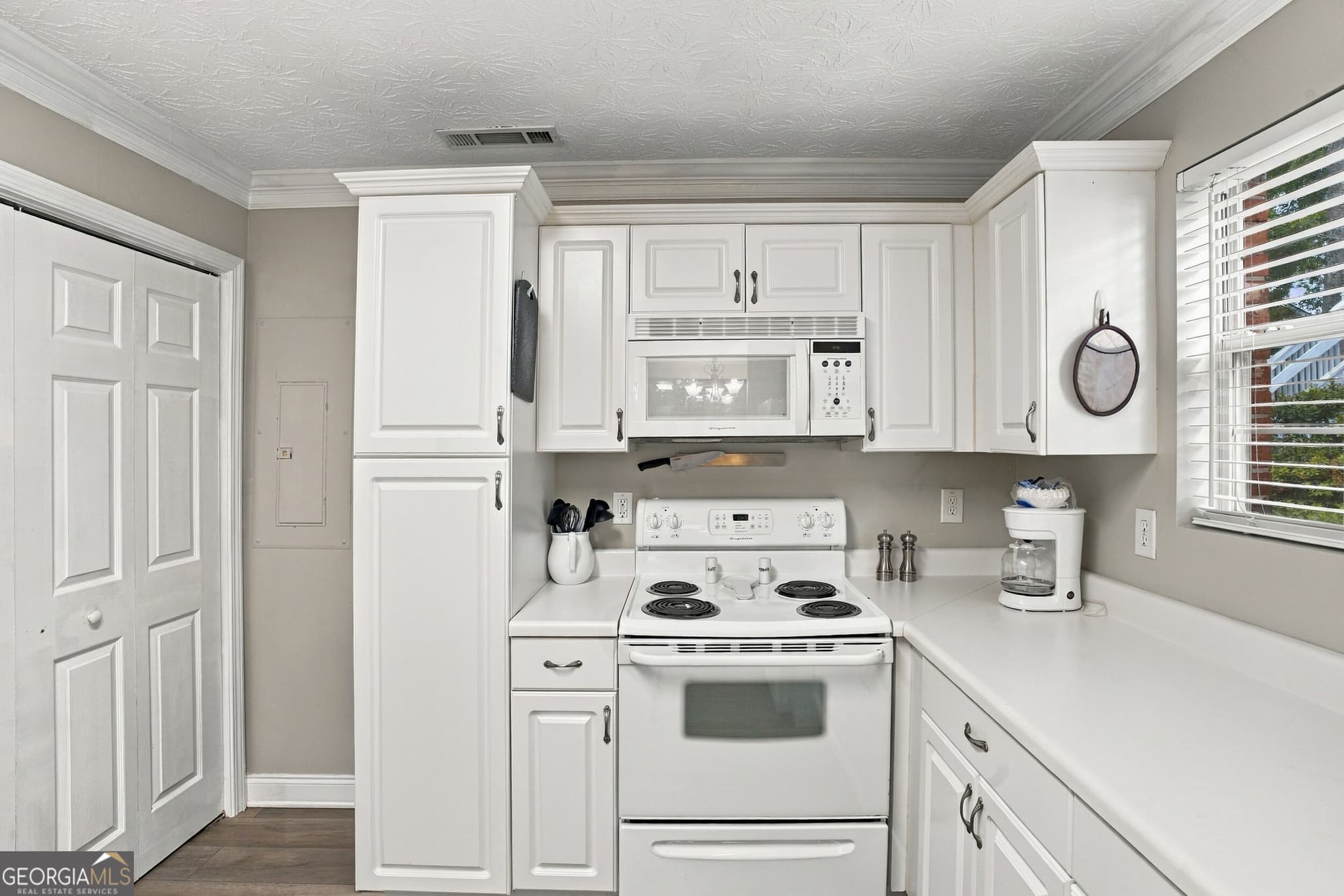 2 bedroom, 1.5 bathroom, 1,042 sq ft townhouse for rent at 480 N Jeff Davis Drive, Fayetteville, GA 30214 for $3,350 a month — photo 6
