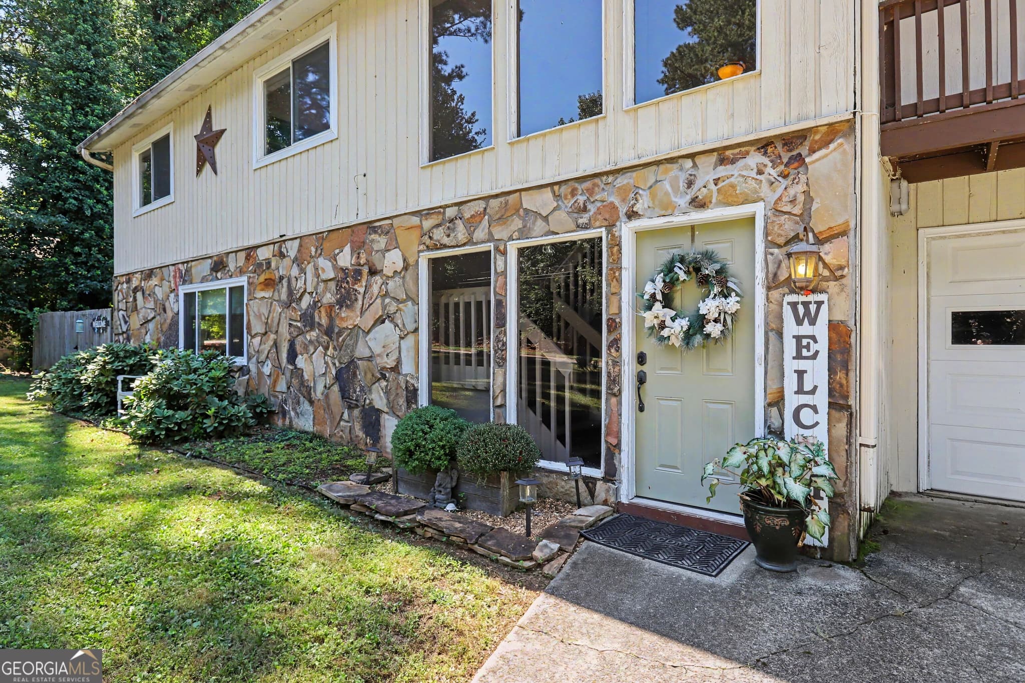 4 bedroom, 3 bathroom, 2,734 sq ft single family residence for rent at 3169 N Hembree Road, Marietta, GA 30062 for $3,100 a month — photo 2