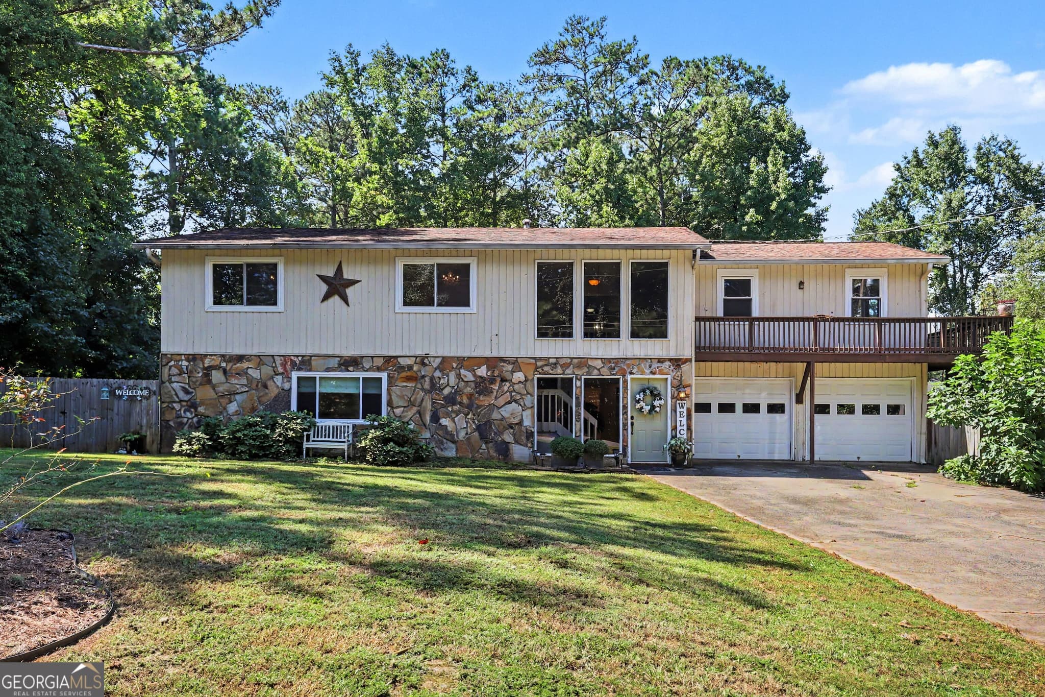 4 bedroom, 3 bathroom, 2,734 sq ft single family residence for rent at 3169 N Hembree Road, Marietta, GA 30062 for $3,100 a month — photo 1 of 39