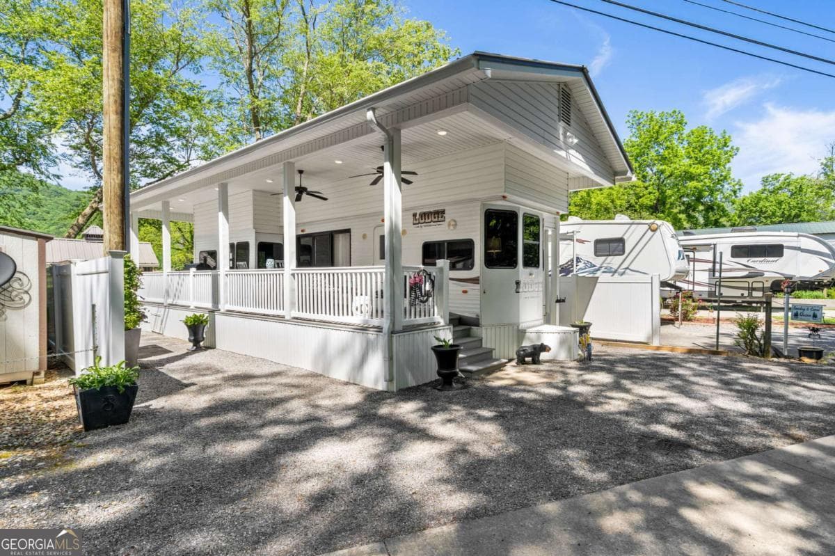 1 bedroom, 1 bathroom single family residence for sale at 4179 Riverbank Run 79A, Hiawassee, GA 30546 — photo 4