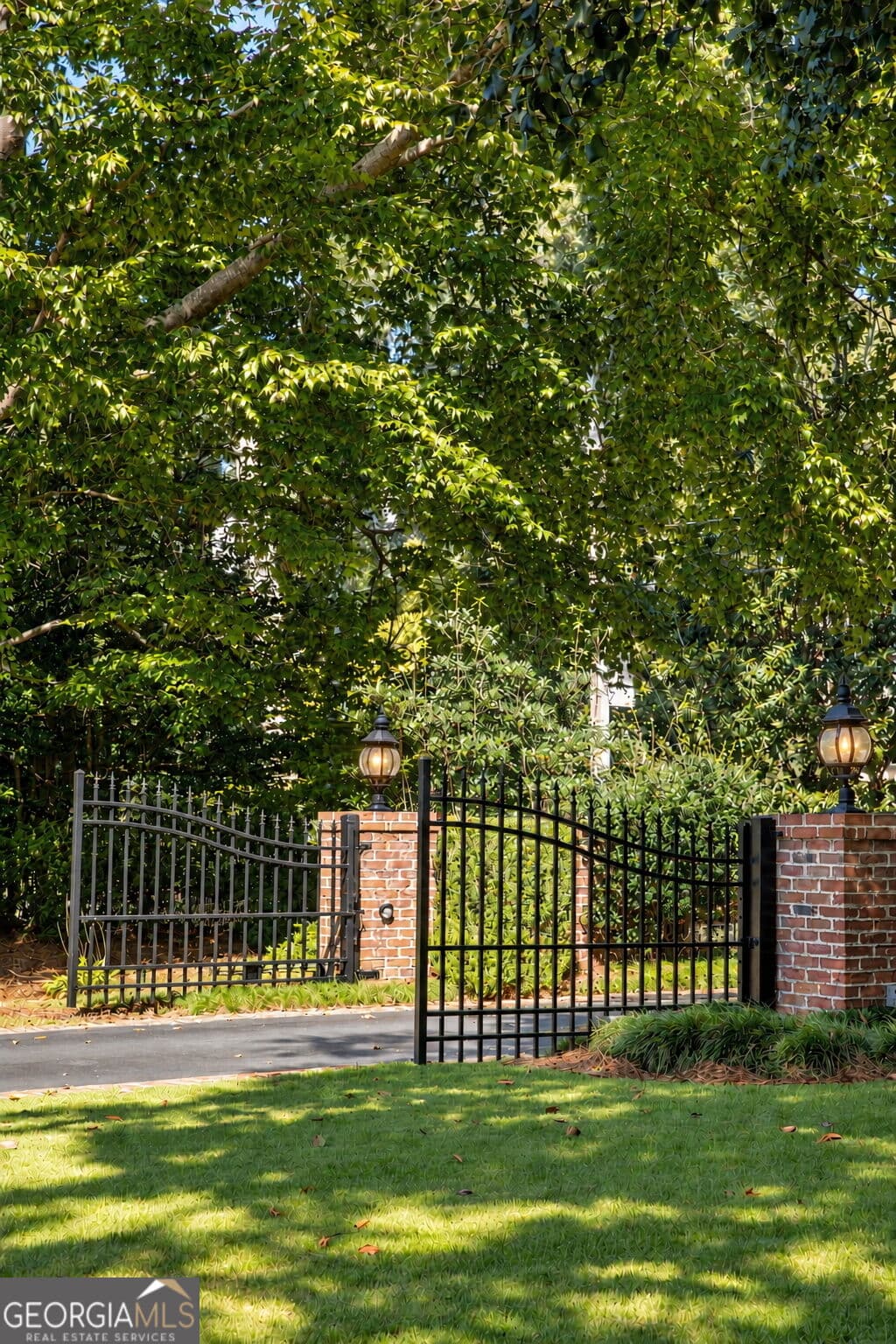6 bedroom, 7 bathroom, 9,000 sq ft single family residence for sale at 134 Blackland Road, Atlanta, GA 30342 — photo 2