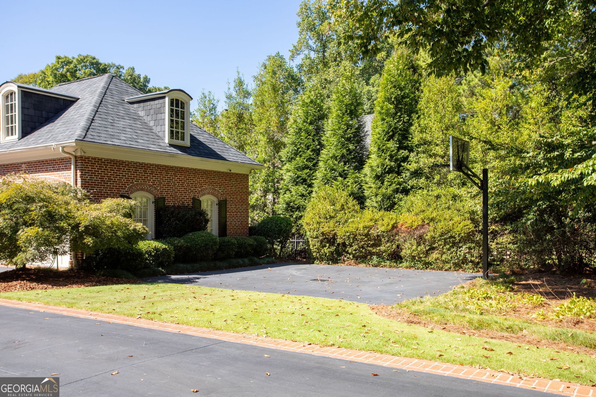 6 bedroom, 7 bathroom, 9,000 sq ft single family residence for sale at 134 Blackland Road, Atlanta, GA 30342 — photo 4