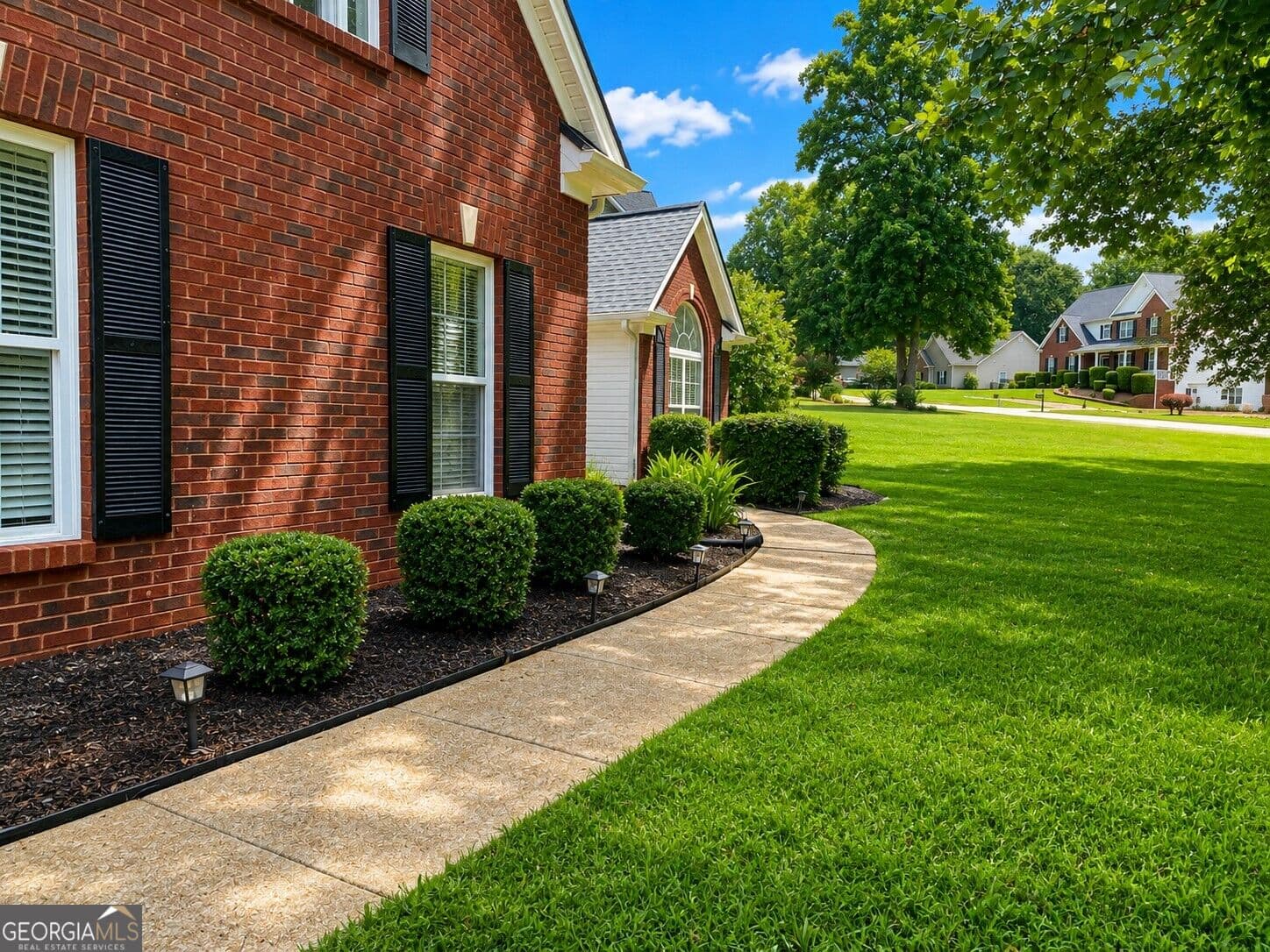 4 bedroom, 2 bathroom, 1,824 sq ft single family residence for sale at 1305 Overland Park Drive, Braselton, GA 30517 — photo 2