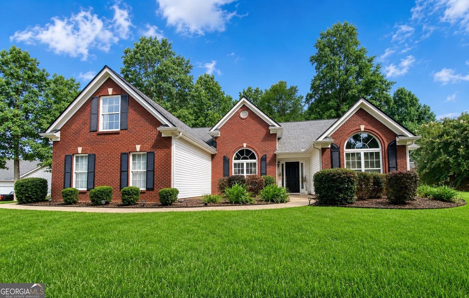 4 bedroom, 2 bathroom, 1,824 sq ft single family residence for sale at 1305 Overland Park Drive, Braselton, GA 30517