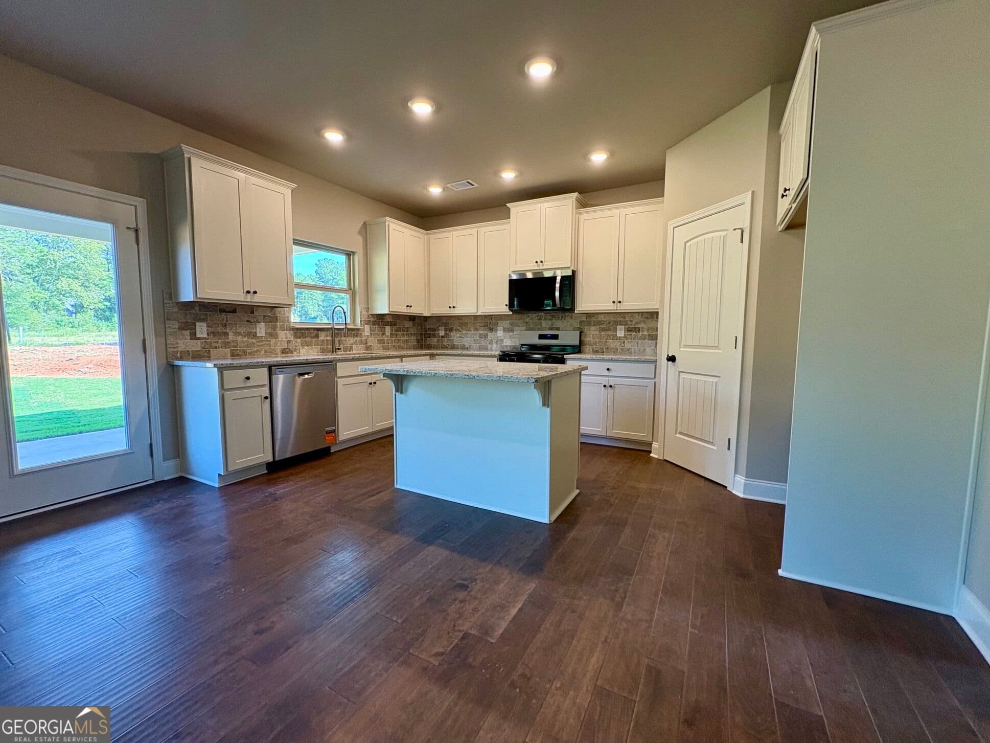 5 bedroom, 3.5 bathroom single family residence for sale at 1027 Lakeview Oaks Court 44-C, Grayson, GA 30017 — photo 7