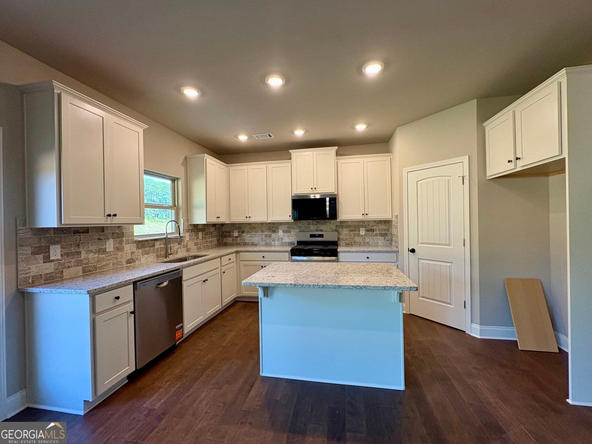 5 bedroom, 3.5 bathroom single family residence for sale at 1027 Lakeview Oaks Court 44-C, Grayson, GA 30017 — photo 8