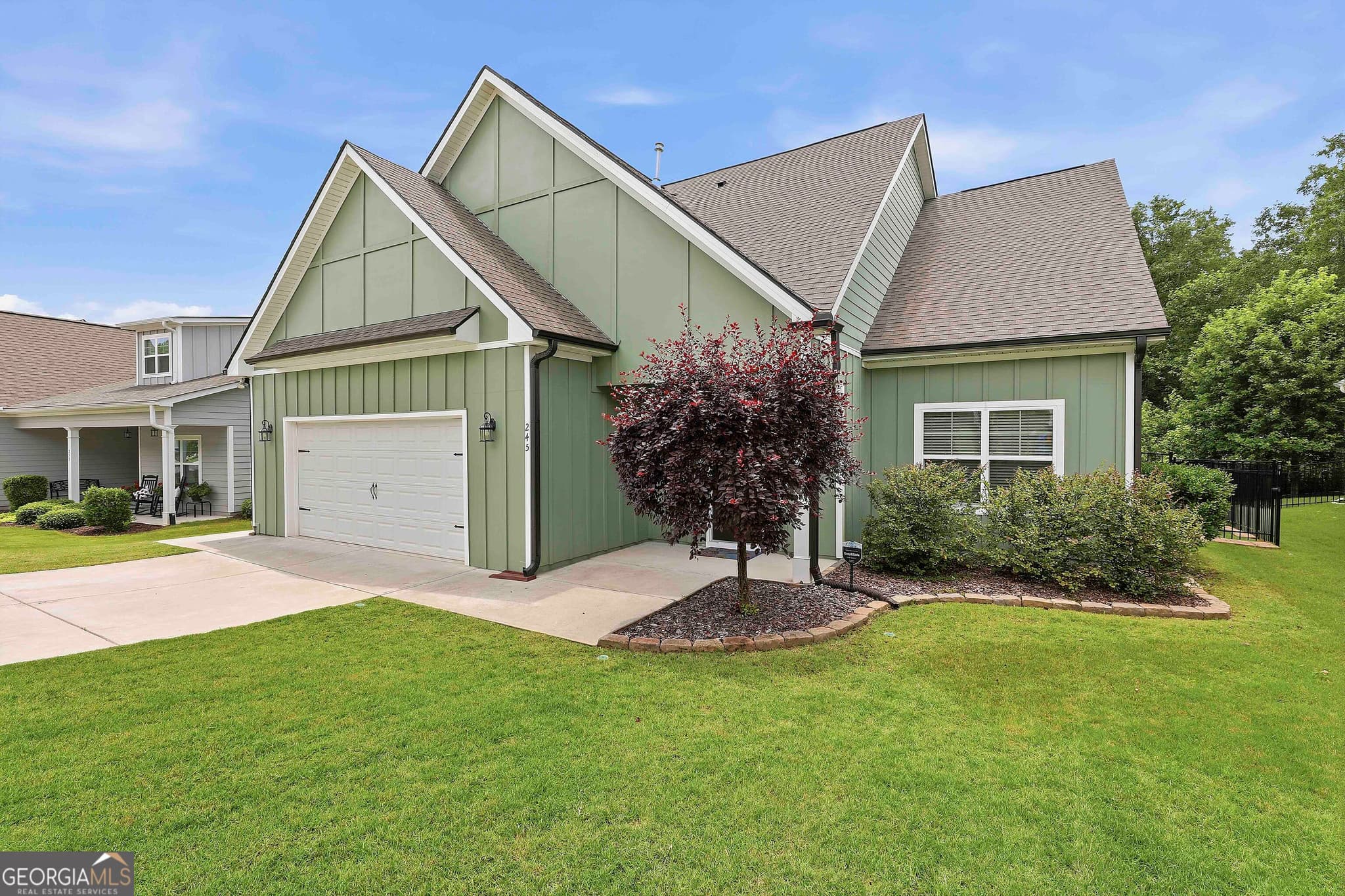 4 bedroom, 2.5 bathroom, 2,831 sq ft single family residence for sale at 245 Southridge, Senoia, GA 30276 — photo 2
