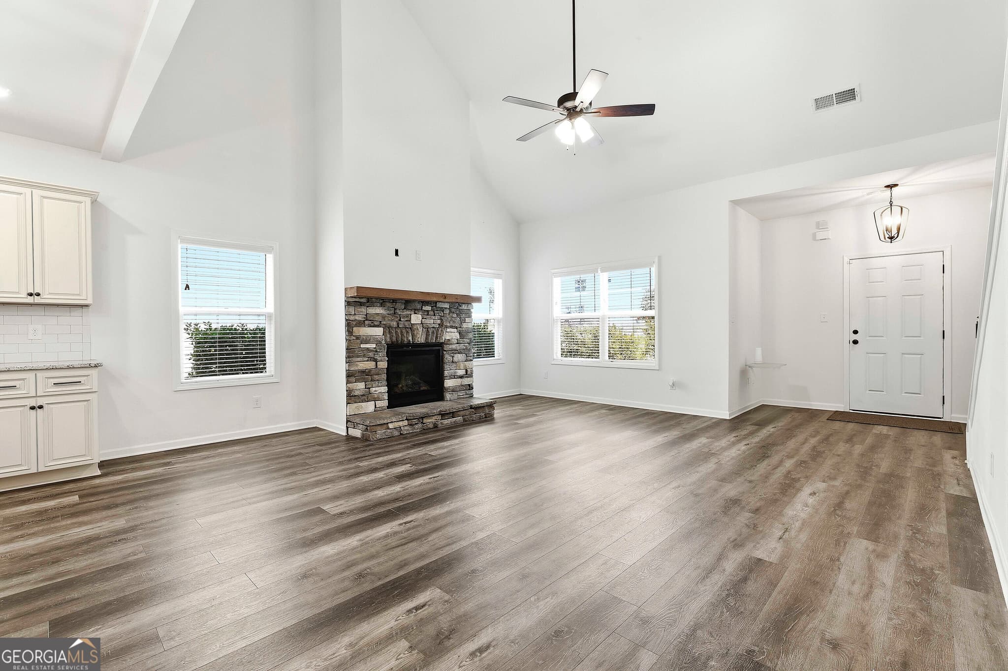 4 bedroom, 2.5 bathroom, 2,831 sq ft single family residence for sale at 245 Southridge, Senoia, GA 30276 — photo 7