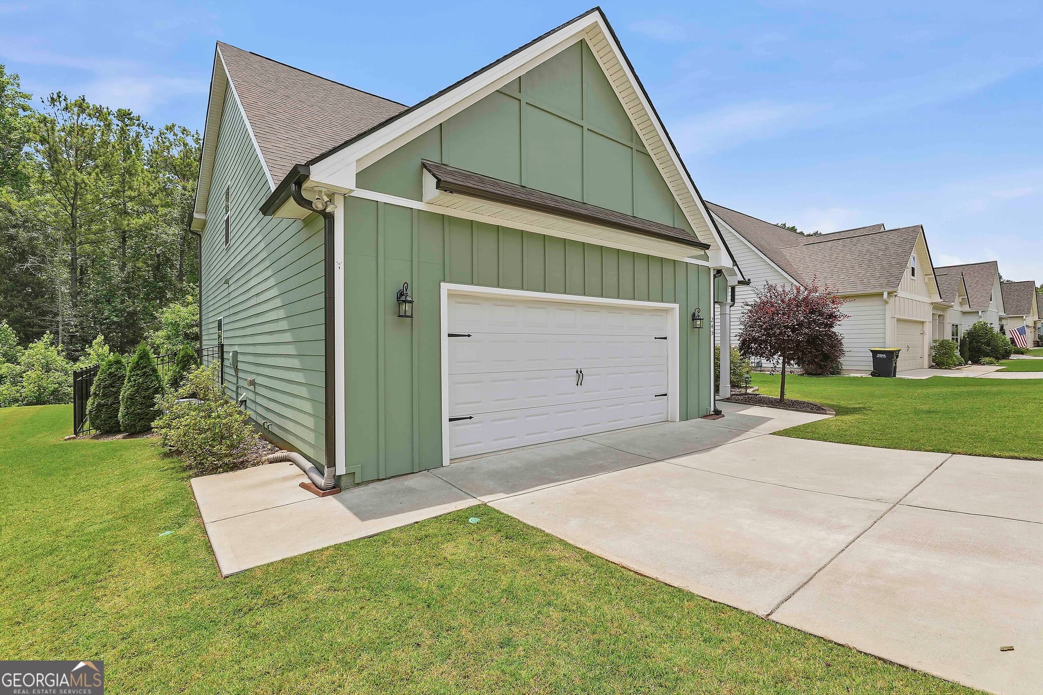 4 bedroom, 2.5 bathroom, 2,831 sq ft single family residence for sale at 245 Southridge, Senoia, GA 30276 — photo 3