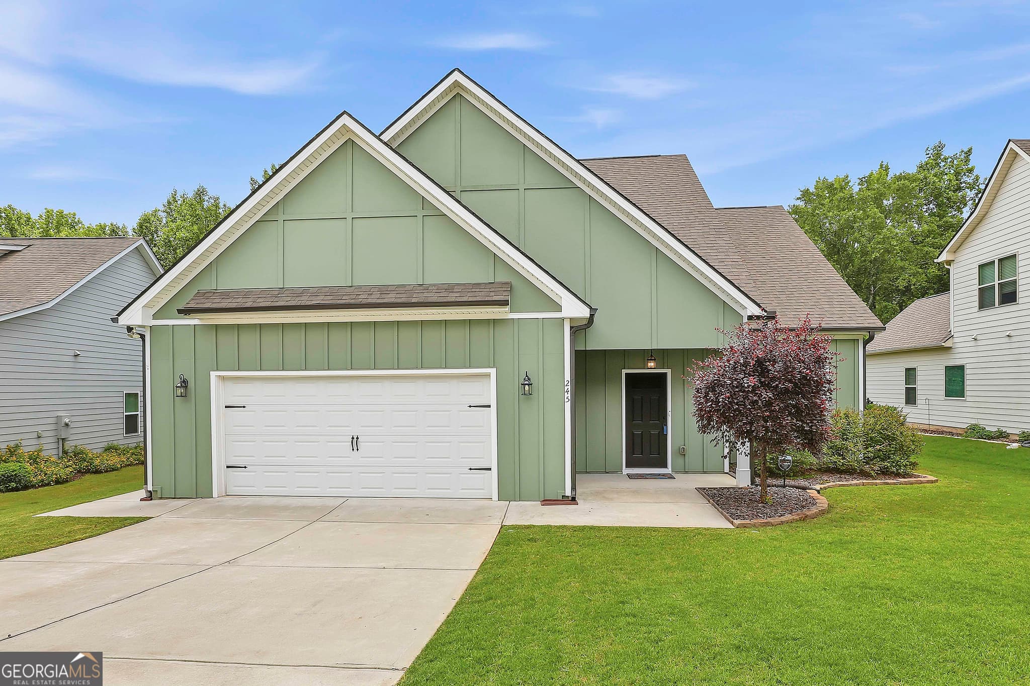 4 bedroom, 2.5 bathroom, 2,831 sq ft single family residence for sale at 245 Southridge, Senoia, GA 30276 — photo 1 of 47