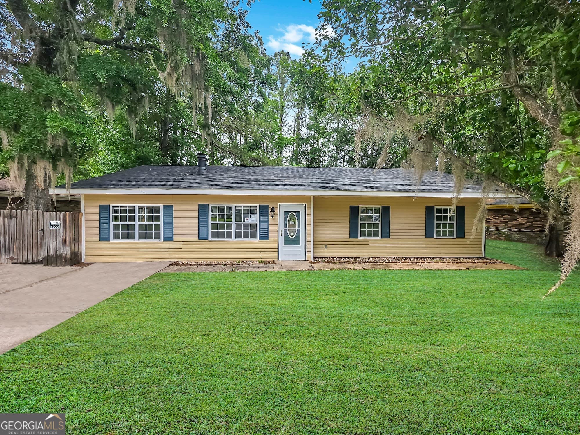 4 bedroom, 2 bathroom, 1,629 sq ft single family residence under contract at 514 Heritage Drive, Hinesville, GA 31313