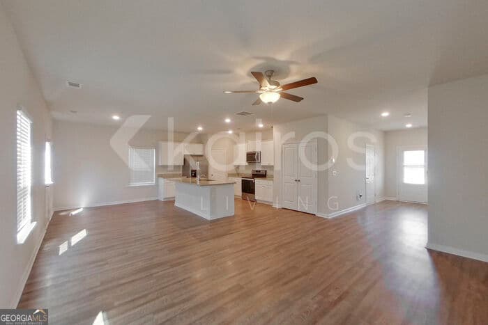 3 bedroom, 2.5 bathroom, 1,800 sq ft single family residence for rent at 3564 Bridgewood Drive, Macon, GA 31216 for $2,195 a month — photo 3