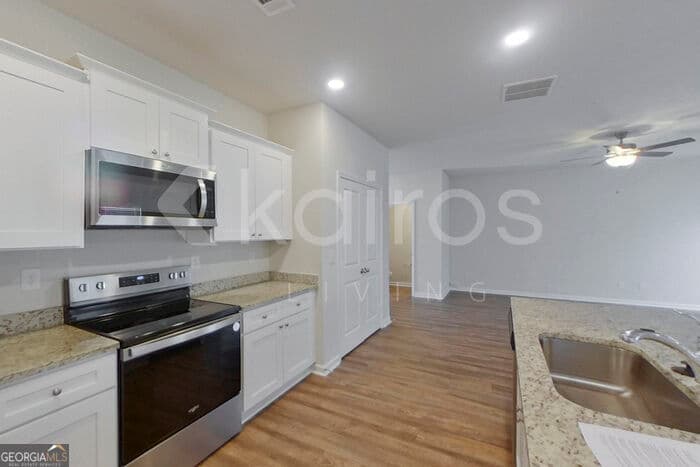 3 bedroom, 2.5 bathroom, 1,800 sq ft single family residence for rent at 3564 Bridgewood Drive, Macon, GA 31216 for $2,195 a month — photo 5