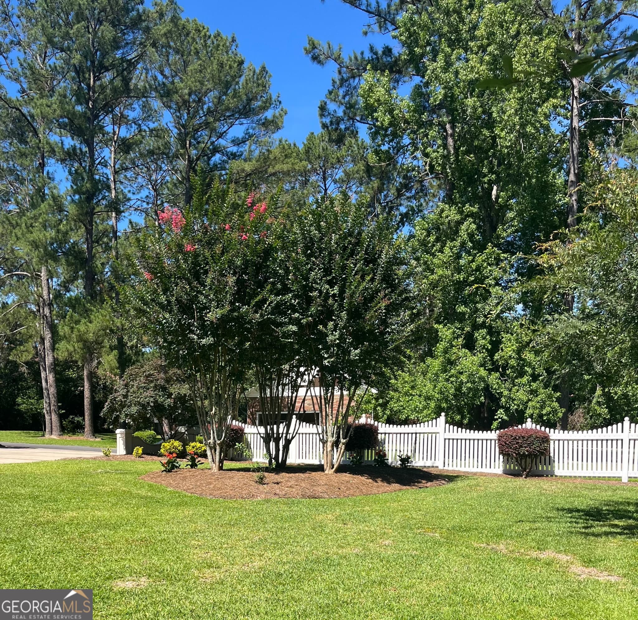 4 bedroom, 3.5 bathroom, 3,404 sq ft single family residence for sale at 1501 Andrea Drive, Waycross, GA 31501 — photo 8