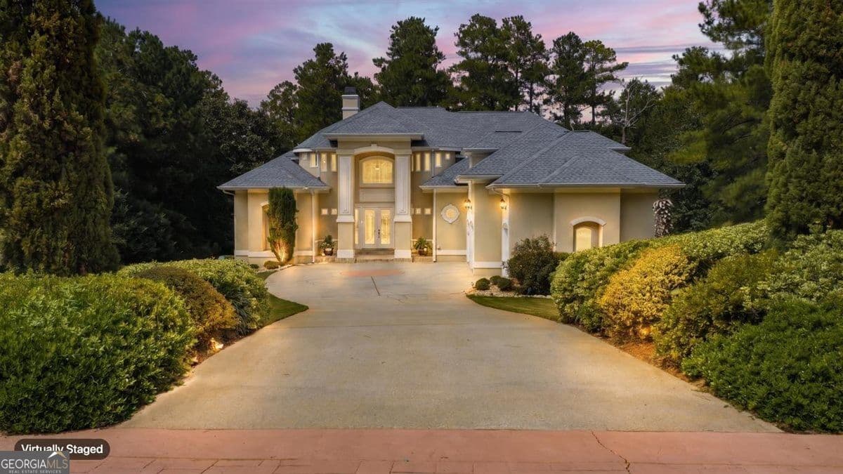 5 bedroom, 4.5 bathroom, 6,090 sq ft single family residence for sale at 124 Fairway Run, Forsyth, GA 31029