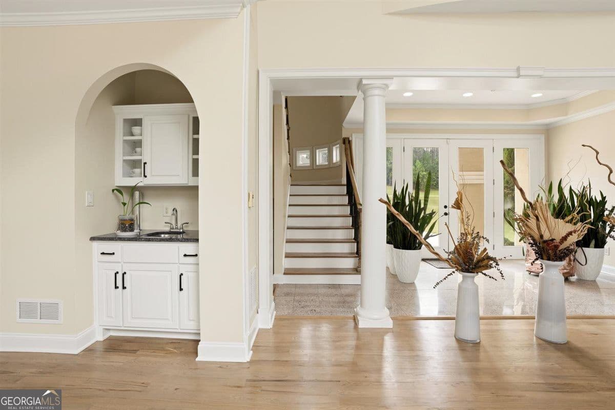 5 bedroom, 4.5 bathroom, 6,090 sq ft single family residence for sale at 124 Fairway Run, Forsyth, GA 31029 — photo 9