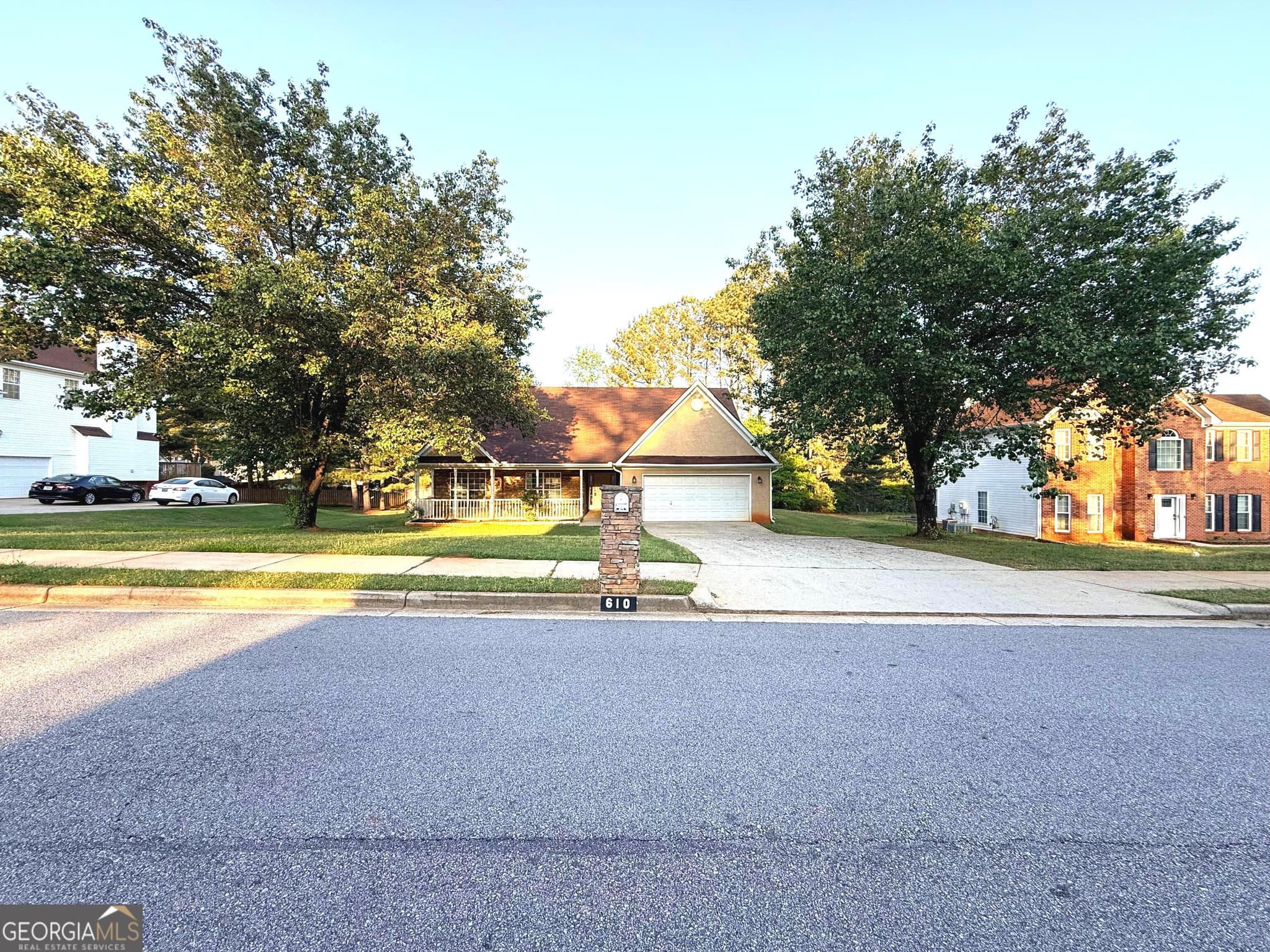 4 bedroom, 3 bathroom, 2,288 sq ft single family residence for sale at 610 Autumn Leaf Circle, Mcdonough, GA 30253 — photo 2