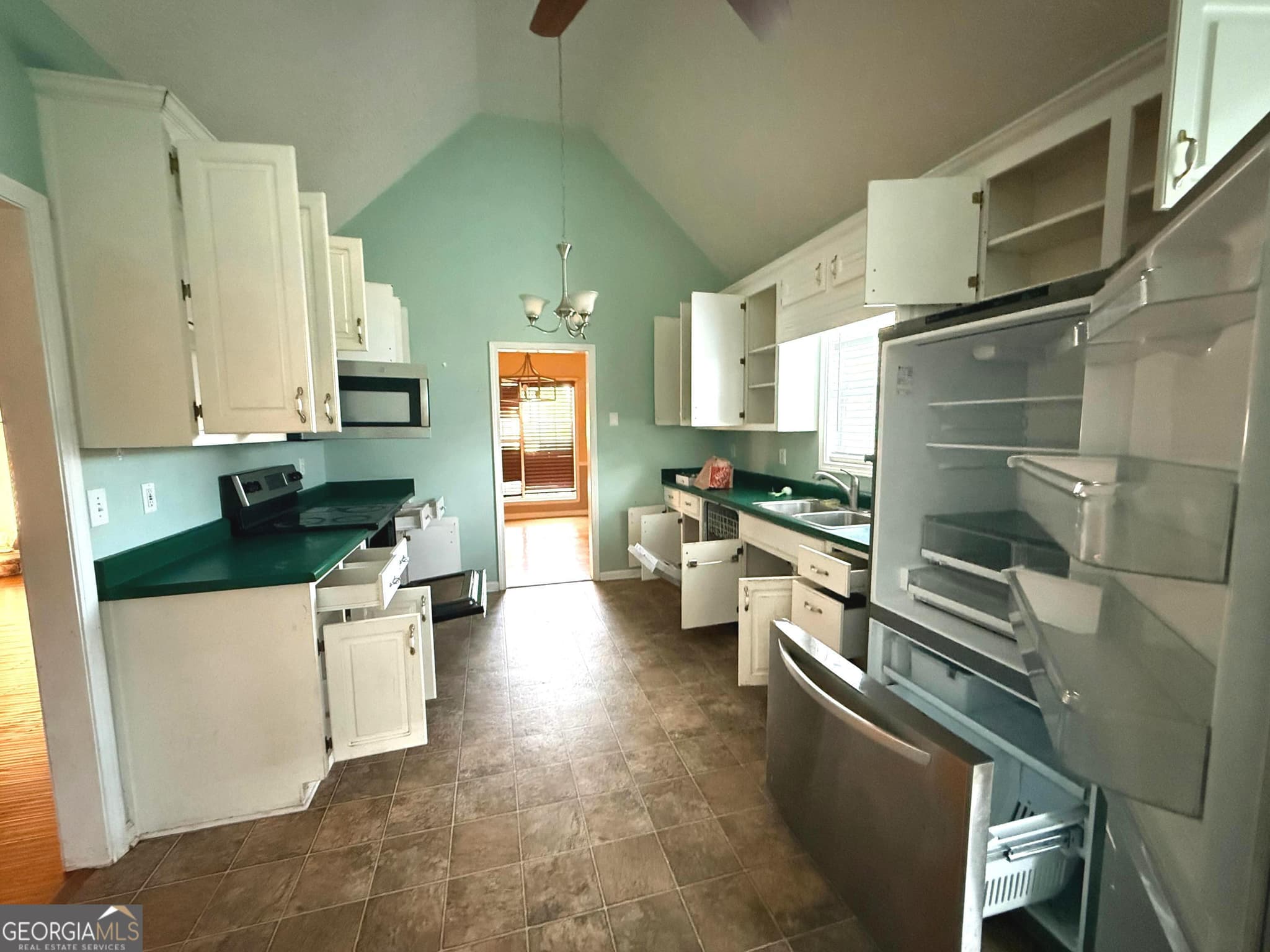 4 bedroom, 3 bathroom, 2,288 sq ft single family residence for sale at 610 Autumn Leaf Circle, Mcdonough, GA 30253 — photo 7