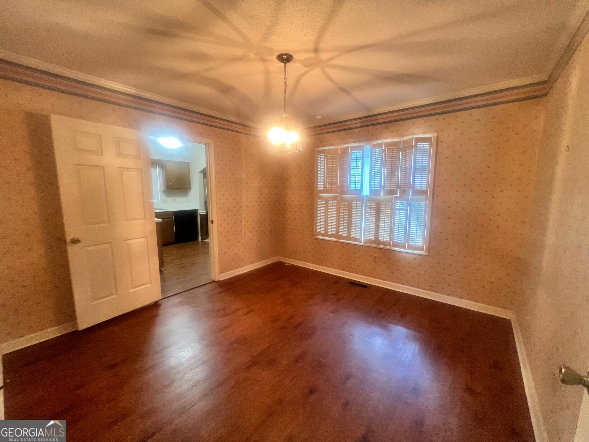 3 bedroom, 2 bathroom, 1,914 sq ft single family residence for sale at 127 W Stuart Avenue, Lyons, GA 30436 — photo 2