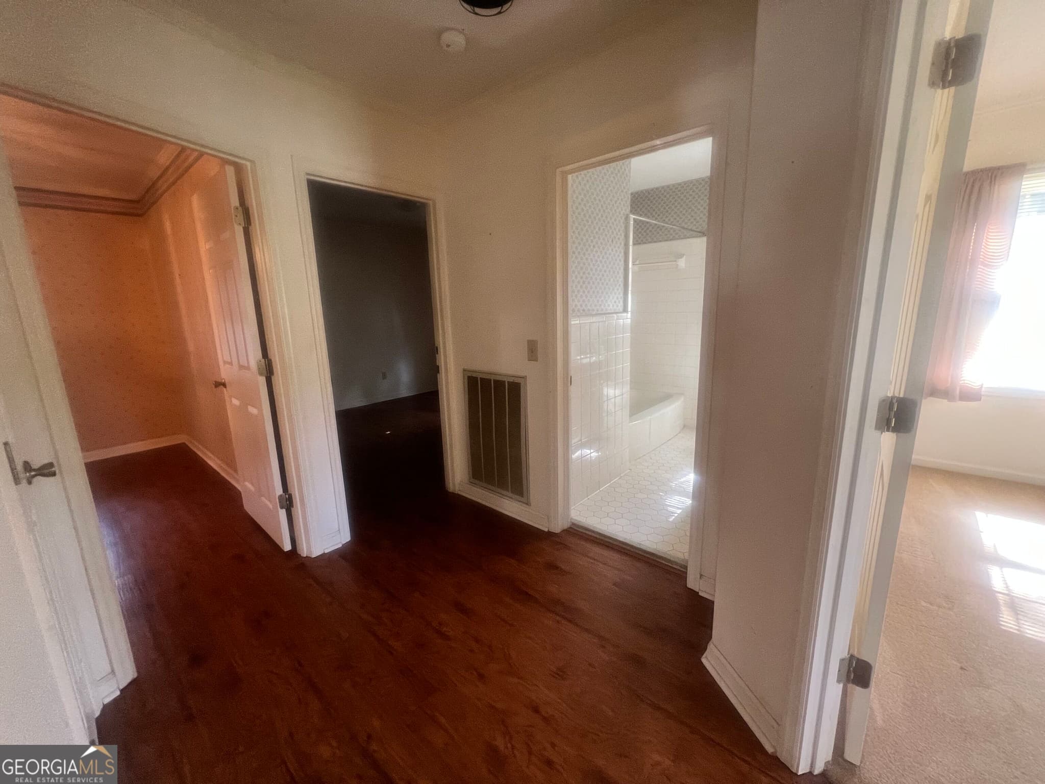 3 bedroom, 2 bathroom, 1,914 sq ft single family residence for sale at 127 W Stuart Avenue, Lyons, GA 30436 — photo 3