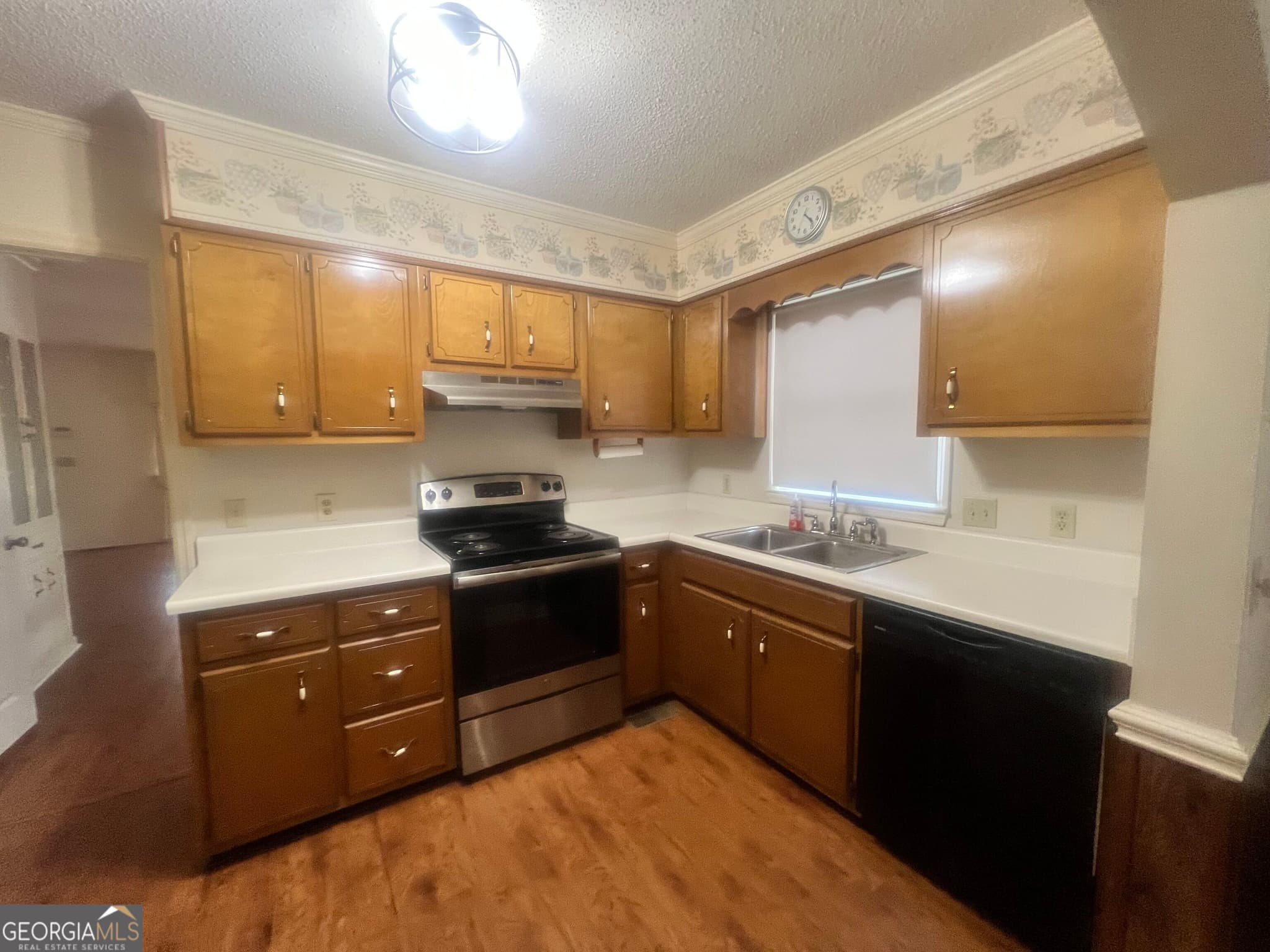 3 bedroom, 2 bathroom, 1,914 sq ft single family residence for sale at 127 W Stuart Avenue, Lyons, GA 30436 — photo 9