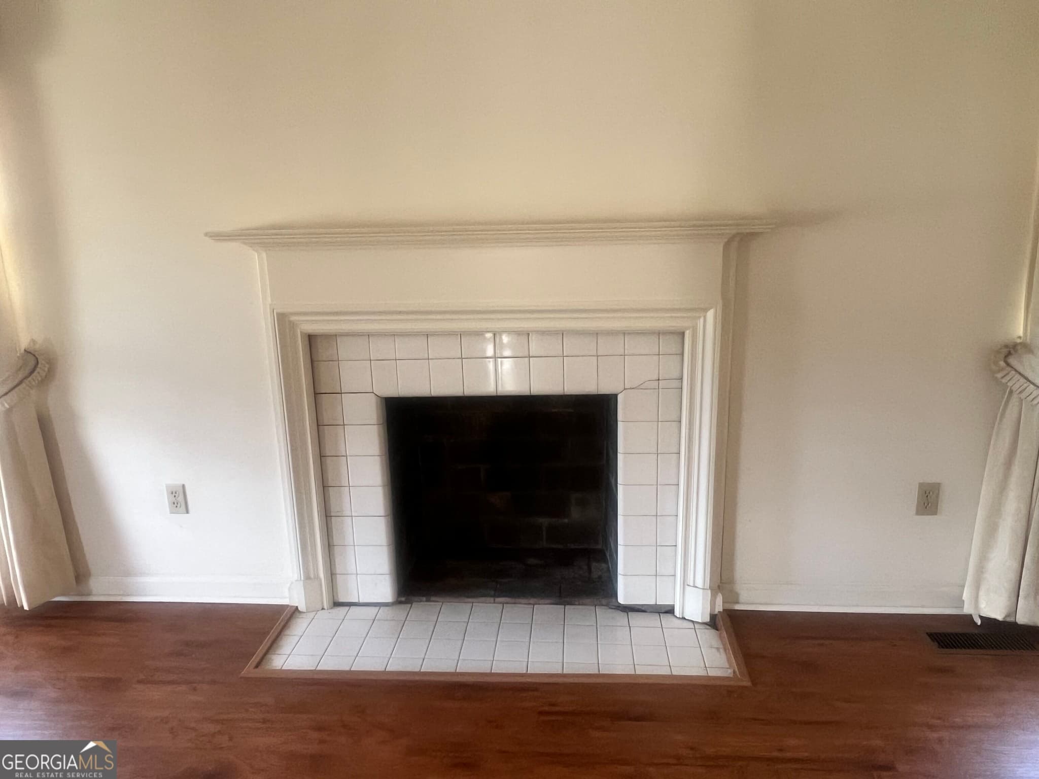 3 bedroom, 2 bathroom, 1,914 sq ft single family residence for sale at 127 W Stuart Avenue, Lyons, GA 30436 — photo 4